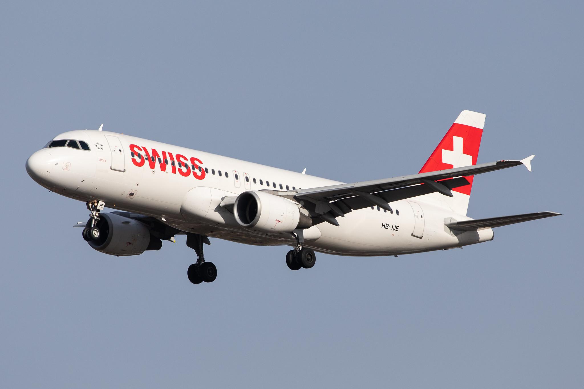 London Heathrow Airport: Swiss (LX / SWR) |  Airbus A320-214 A320 | HB-IJE | MSN 0559
