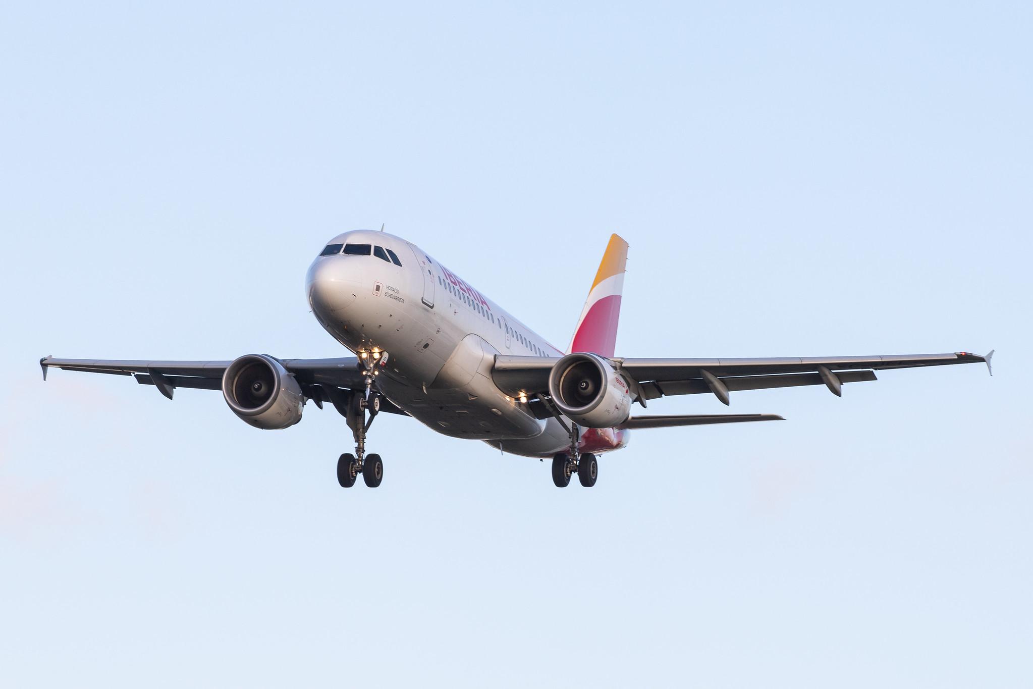 London Heathrow Airport: Iberia (IB / IBE) |  Airbus A319-111 A319 | EC-JEI | MSN 2311