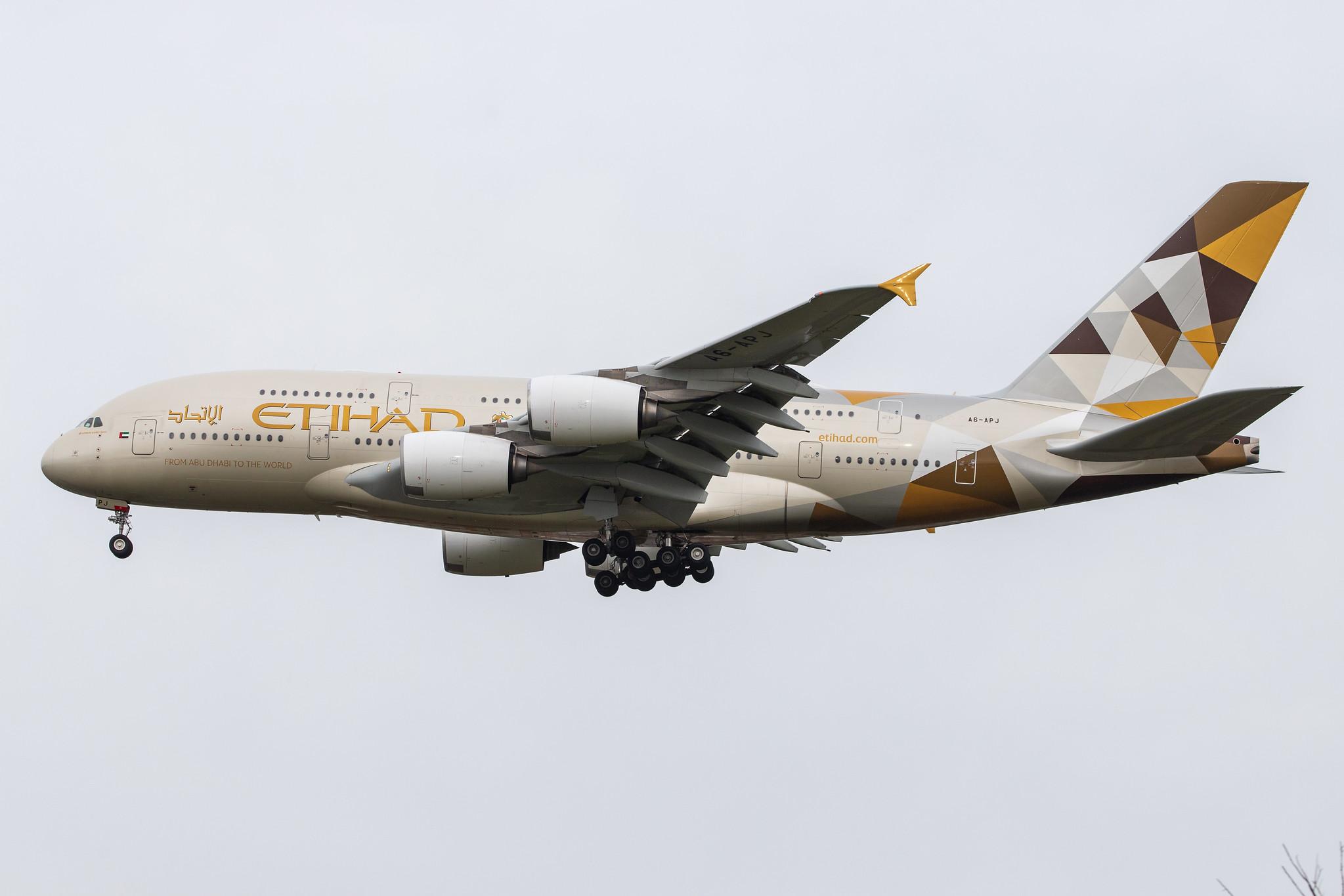 London Heathrow Airport: Etihad (EY / ETD) | Operator: Etihad Airways |  Airbus A380-861 A388 | A6-APJ | MSN 237