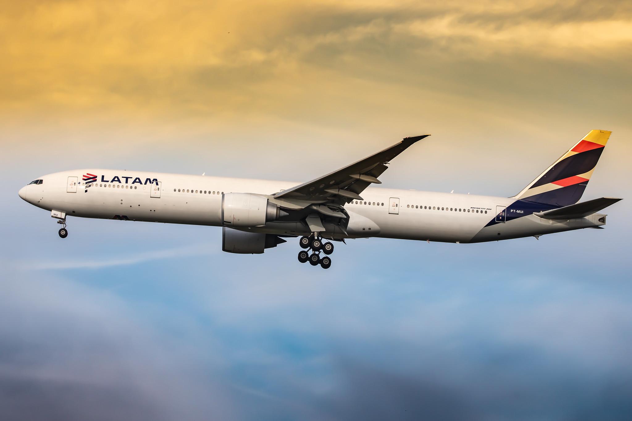 London Heathrow Airport: LATAM Airlines (LA / LAN) | Operator: LATAM Brasil |  Boeing 777-32W(ER) B77W | PT-MUI | MSN 40589