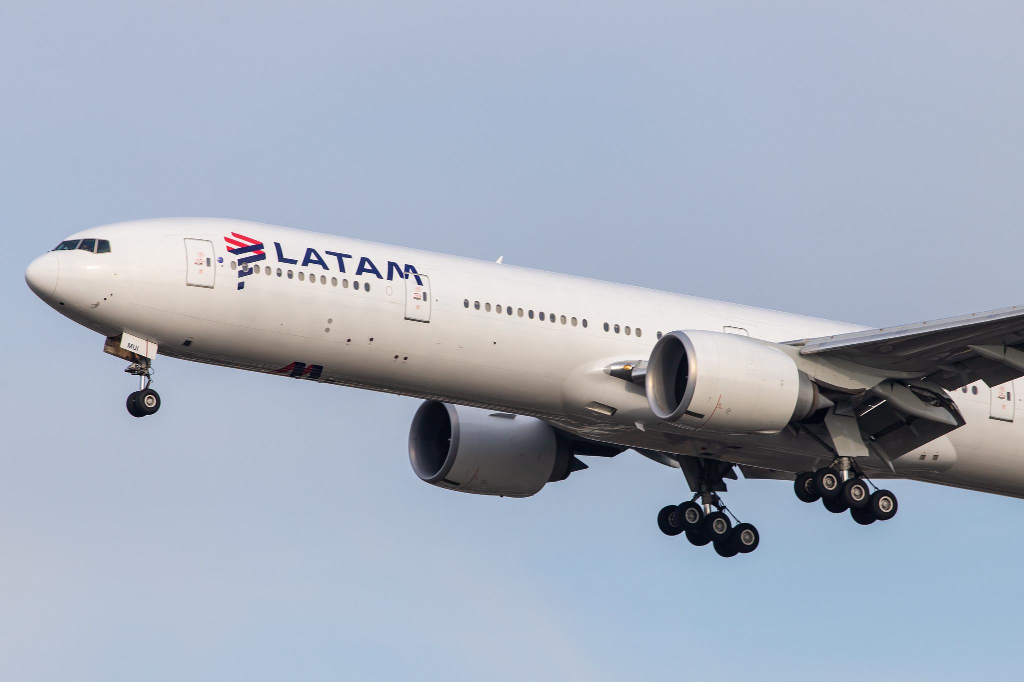 London Heathrow Airport: LATAM Airlines (LA / LAN) | Operator: LATAM Brasil |  Boeing 777-32W(ER) B77W | PT-MUI | MSN 40589
