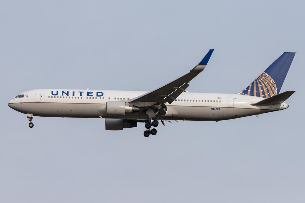 London Heathrow Airport: United Airlines (UA / UAL) |  Boeing 767-322(ER) B763 | N657UA | MSN 27112