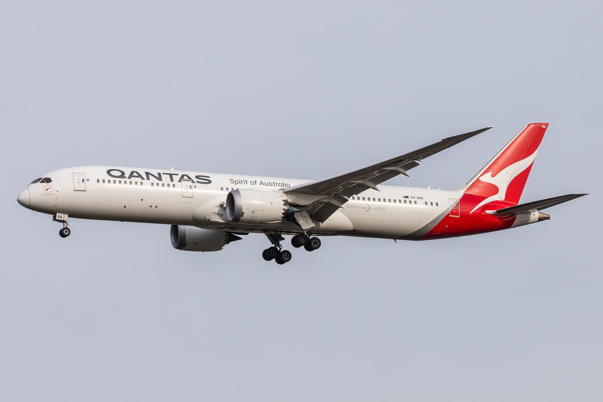 London Heathrow Airport: Qantas (QF / QFA) |  Boeing 787-9 Dreamliner B789 | VH-ZNA | MSN 39038