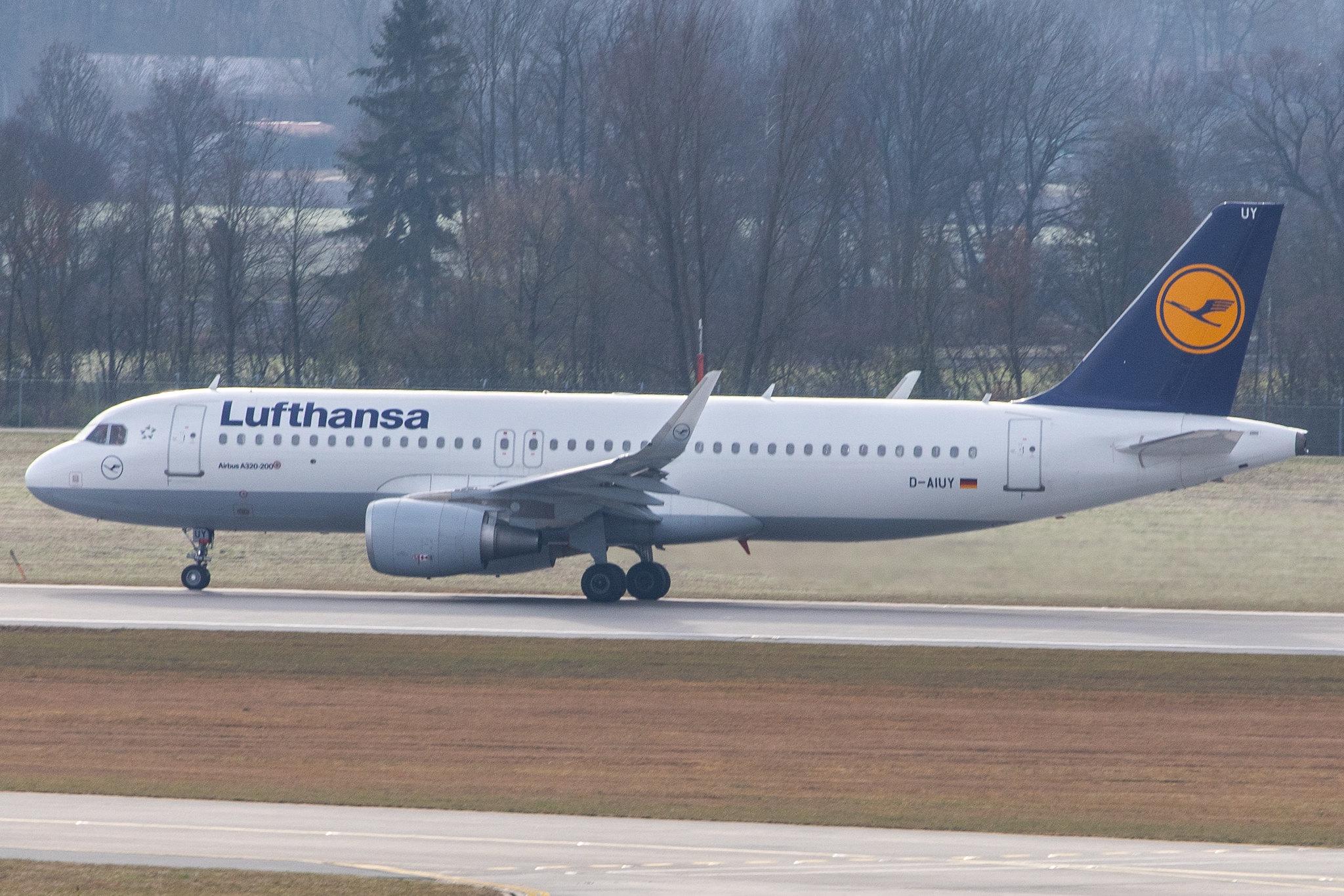 Munich Airport: Lufthansa (LH / DLH) |  Airbus A320-214 A320 | D-AIUY | MSN 7355