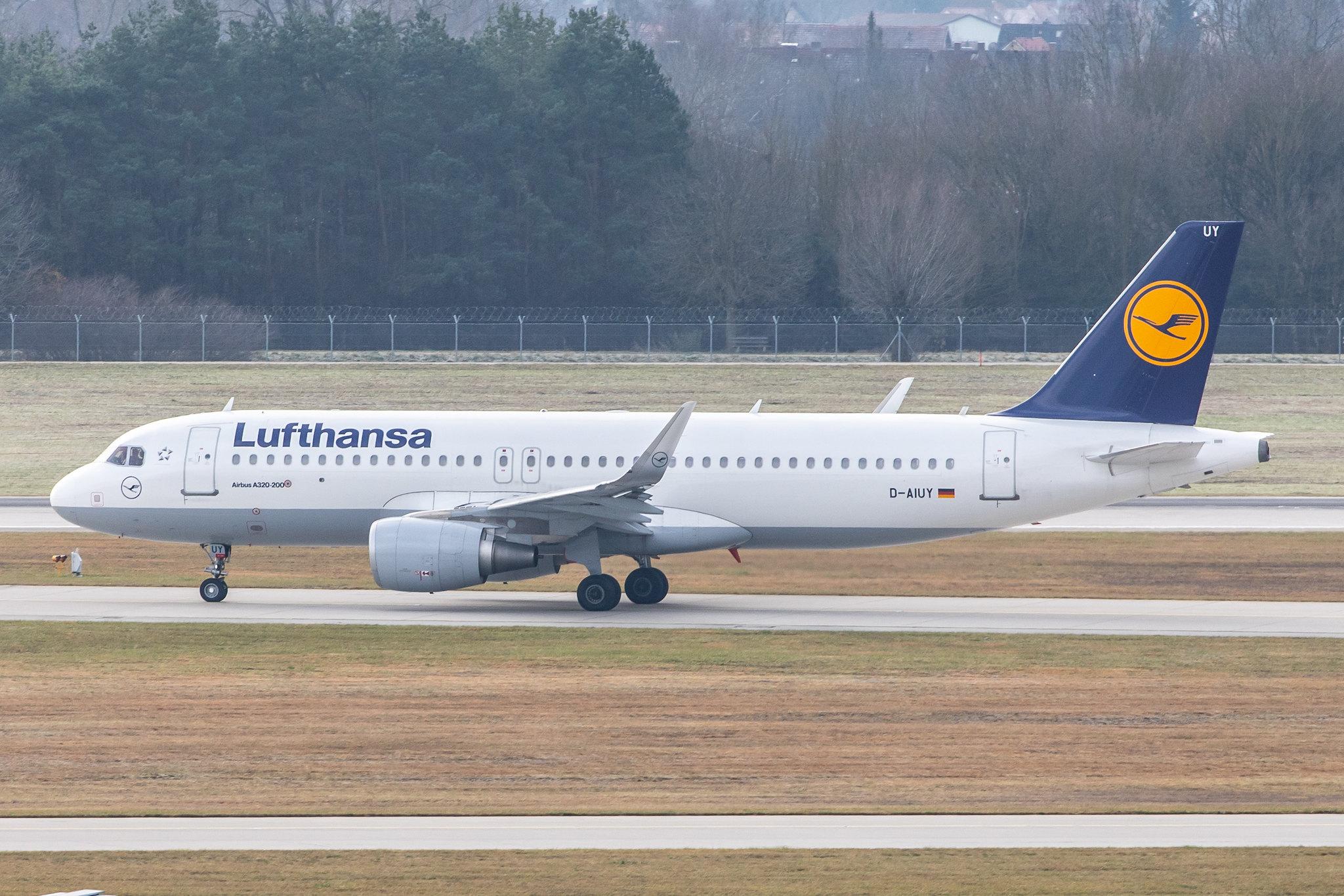 Munich Airport: Lufthansa (LH / DLH) |  Airbus A320-214 A320 | D-AIUY | MSN 7355