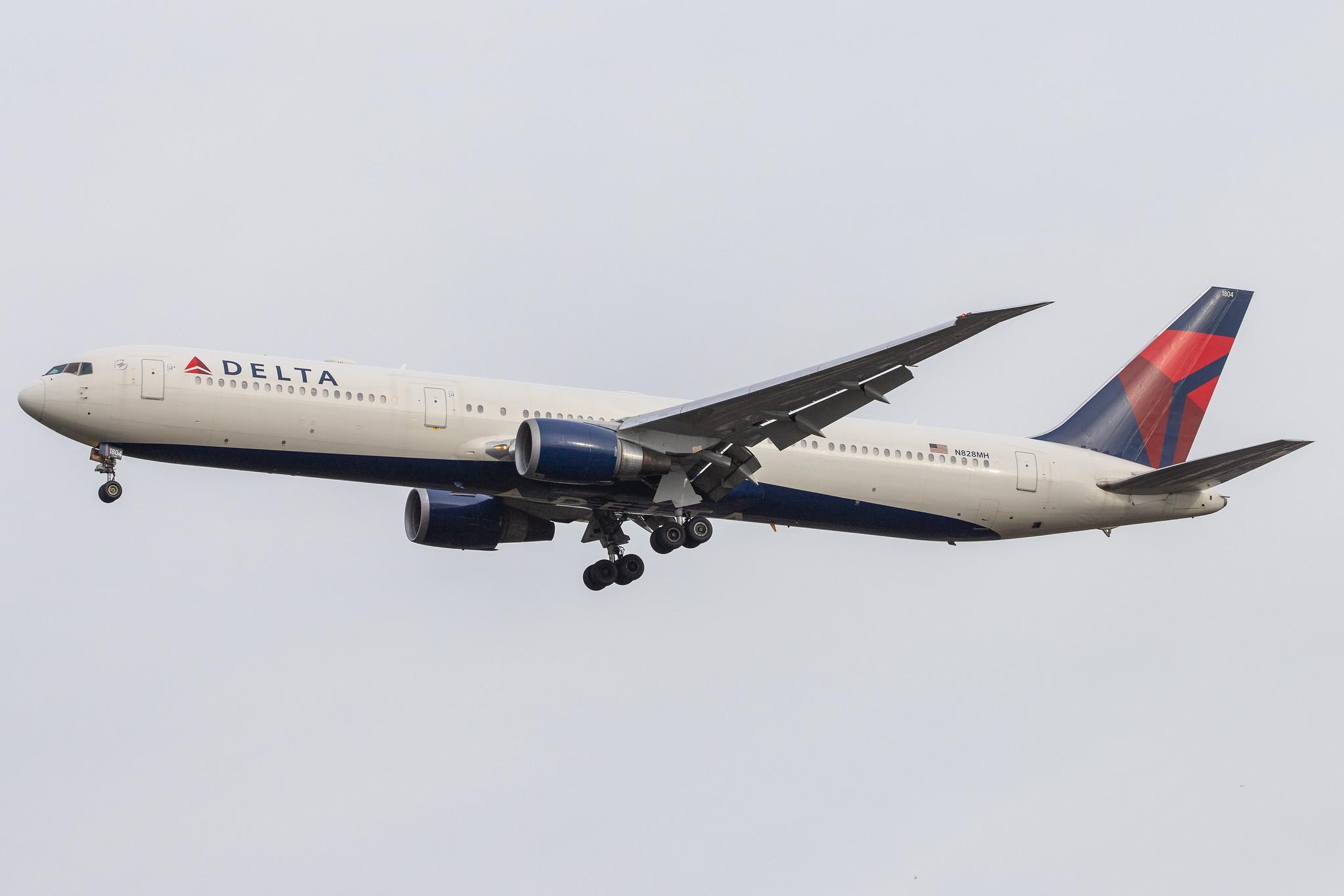 London Heathrow Airport: Delta Air Lines (DL / DAL) |  Boeing 767-432(ER) B764 | N828MH | MSN 29699