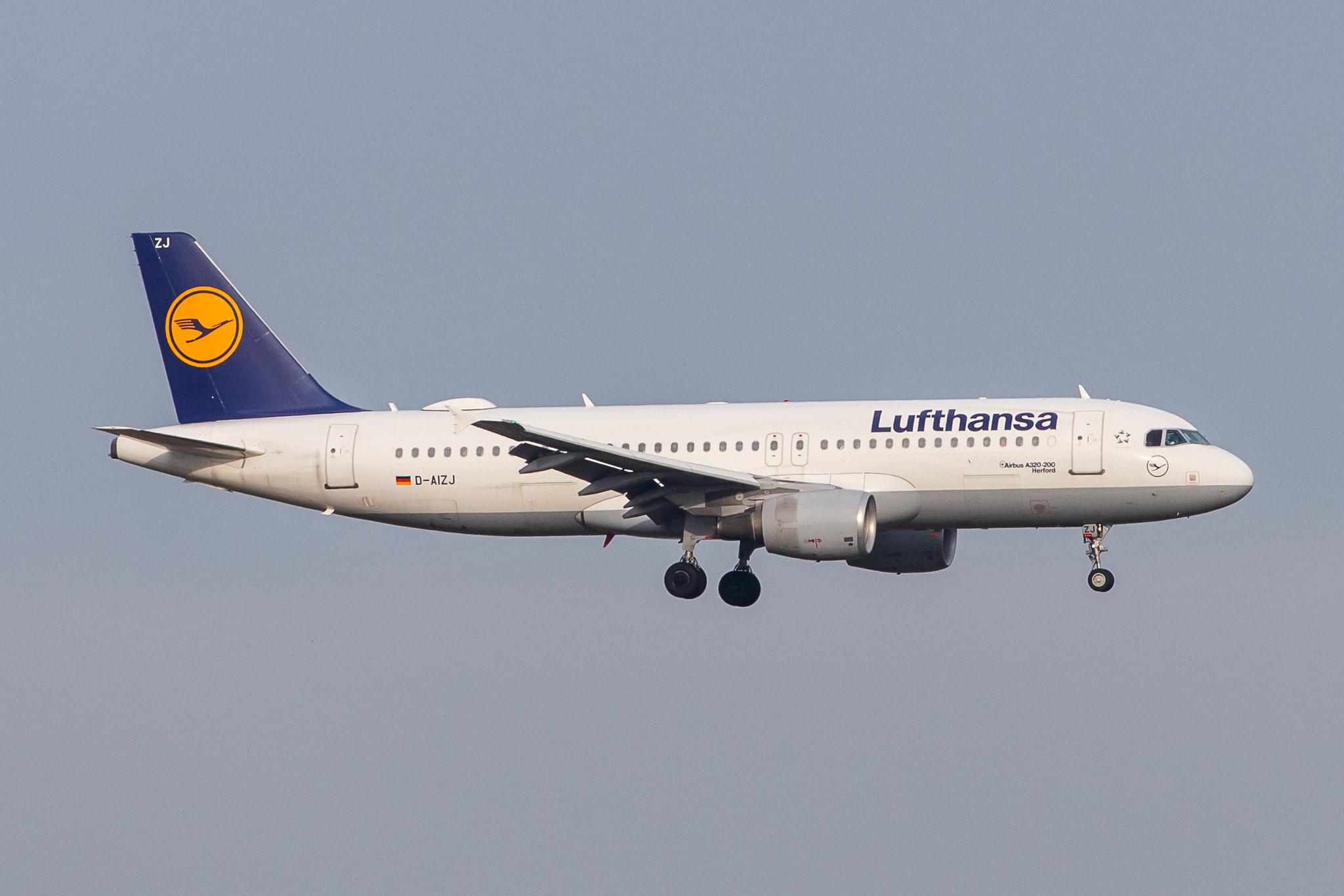 Munich Airport: Lufthansa (LH / DLH) |  Airbus A320-214 A320 | D-AIZJ | MSN 4449