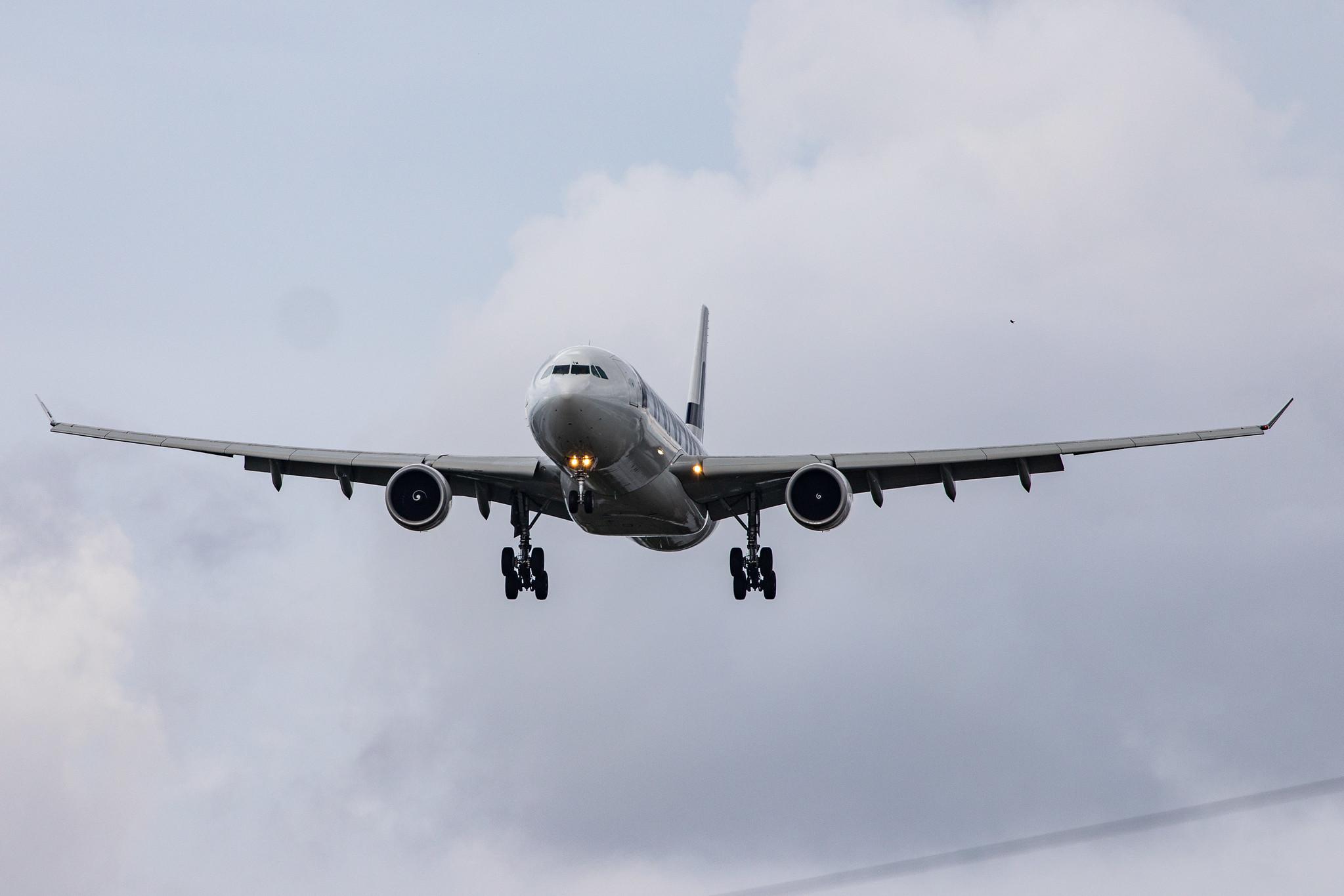 London Heathrow Airport: Finnair (AY / FIN) |  Airbus A330-302 A333 | OH-LTM | MSN 0994