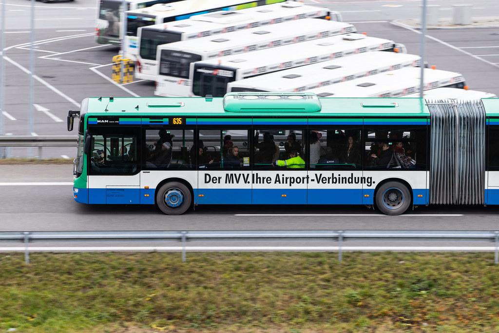 Munich Airport: MVV Gelenkbus |
