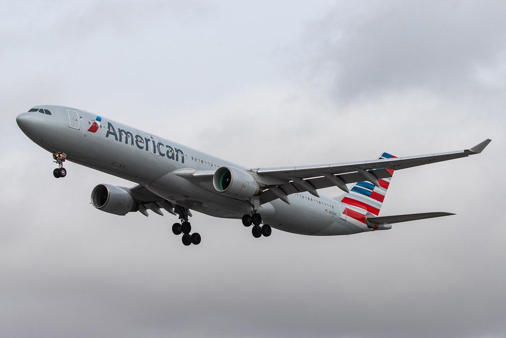 London Heathrow Airport: American Airlines (AA / AAL) |  Airbus A330-323 A333 | N275AY | MSN 0370