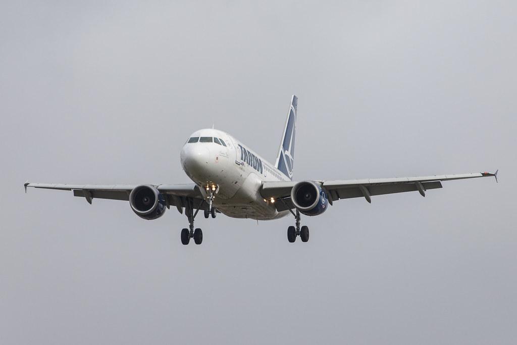 London Heathrow Airport: Tarom (RO / ROT) |  Airbus A318-111 A318 | YR-ASB | MSN 2955