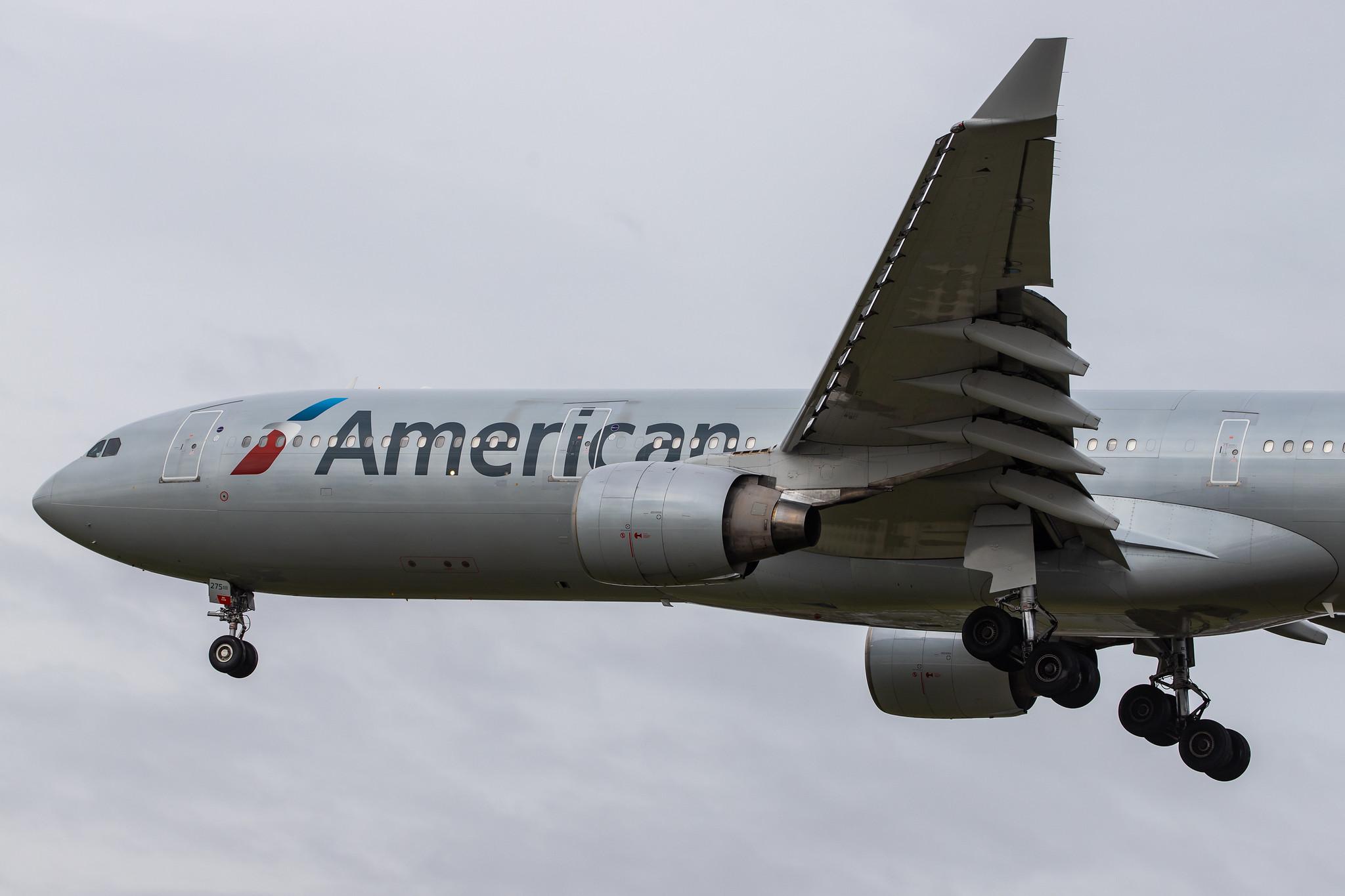 London Heathrow Airport: American Airlines (AA / AAL) |  Airbus A330-323 A333 | N275AY | MSN 0370