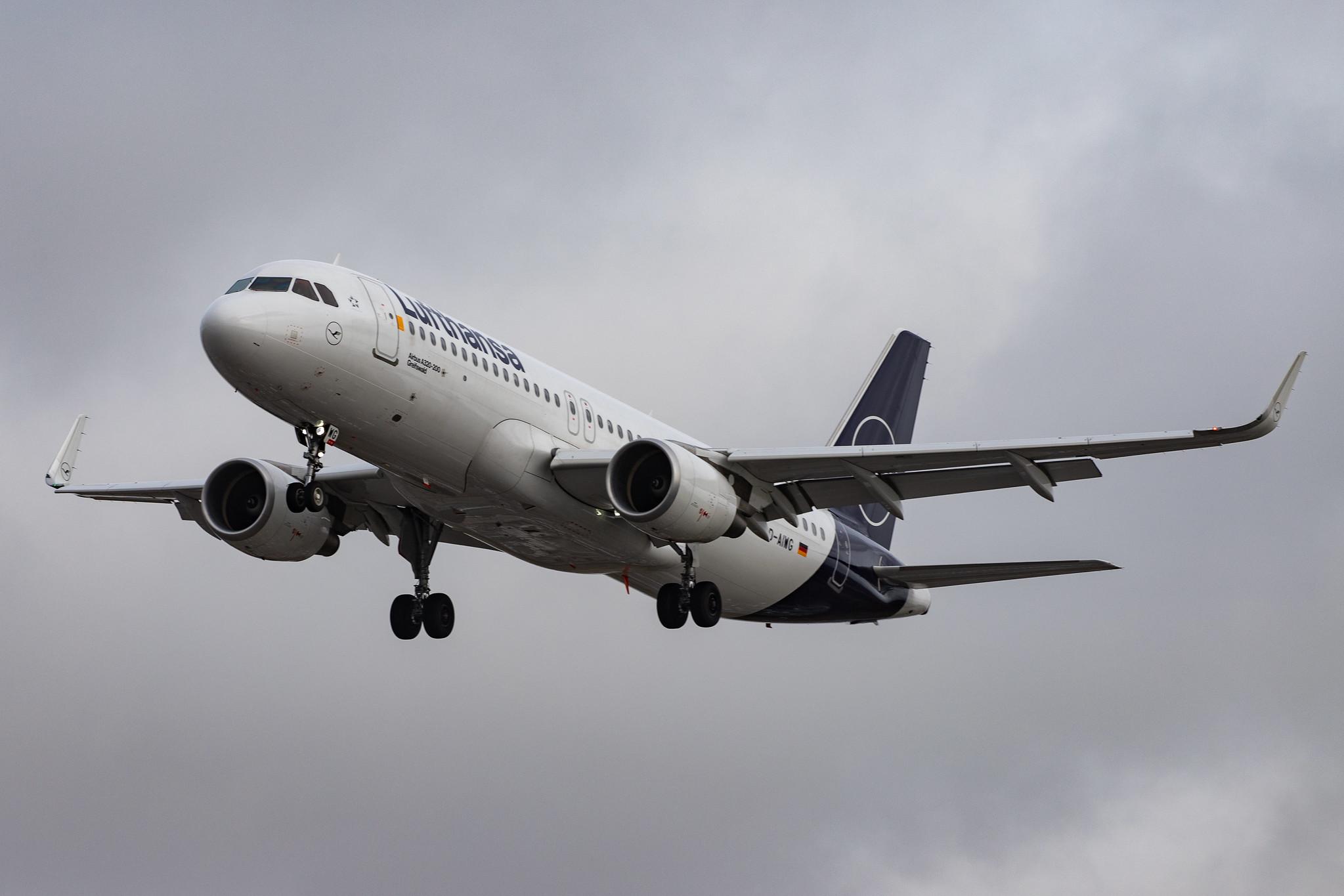 London Heathrow Airport: Lufthansa (LH / DLH) |  Airbus A320-214 A320 | D-AIWG | MSN 8902