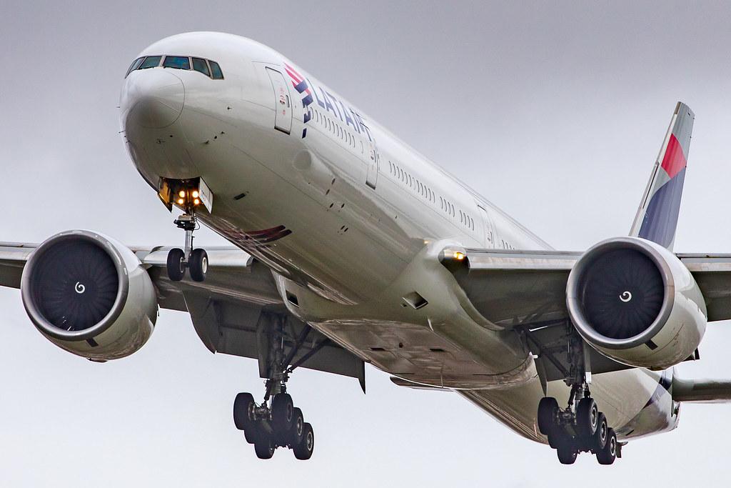 London Heathrow Airport: LATAM Airlines (LA / LAN) | Operator: LATAM Brasil |  Boeing 777-32W(ER) B77W | PT-MUJ | MSN 40588