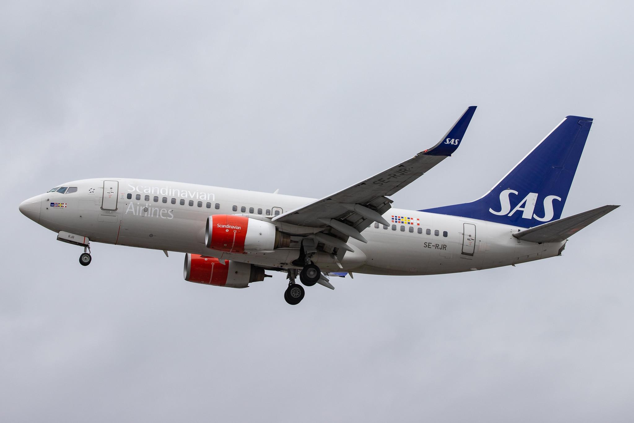 London Heathrow Airport: SAS (SK / SAS) |  Boeing 737-76N B737 | SE-RJR | MSN 33420