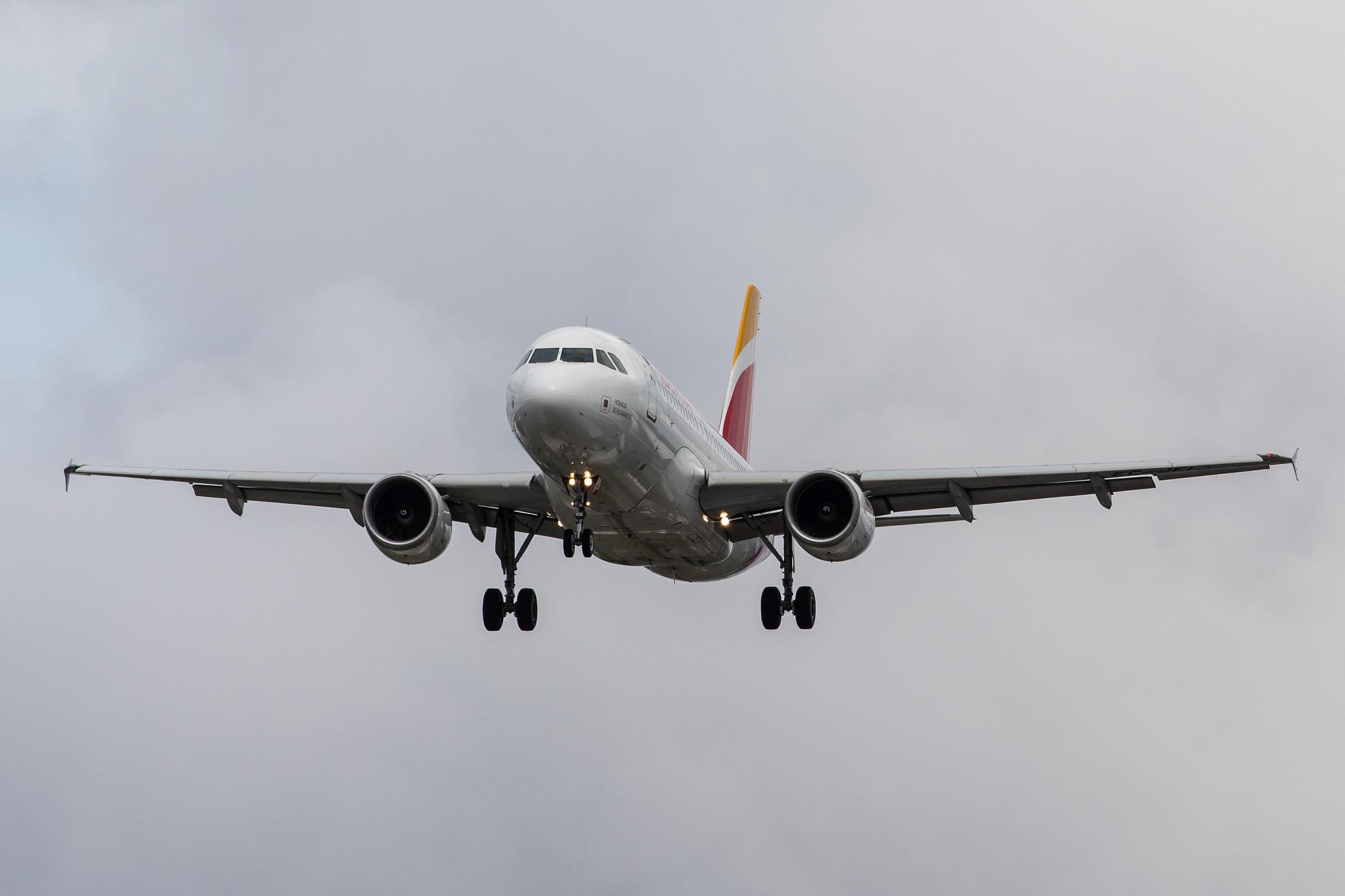 London Heathrow Airport: Iberia (IB / IBE) |  Airbus A319-111 A319 | EC-JEI | MSN 2311