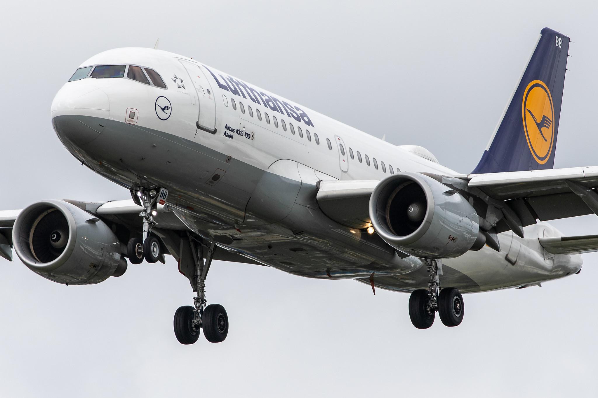 London Heathrow Airport: Lufthansa (LH / DLH) |  Airbus A319-112 A319 | D-AIBB | MSN 4182