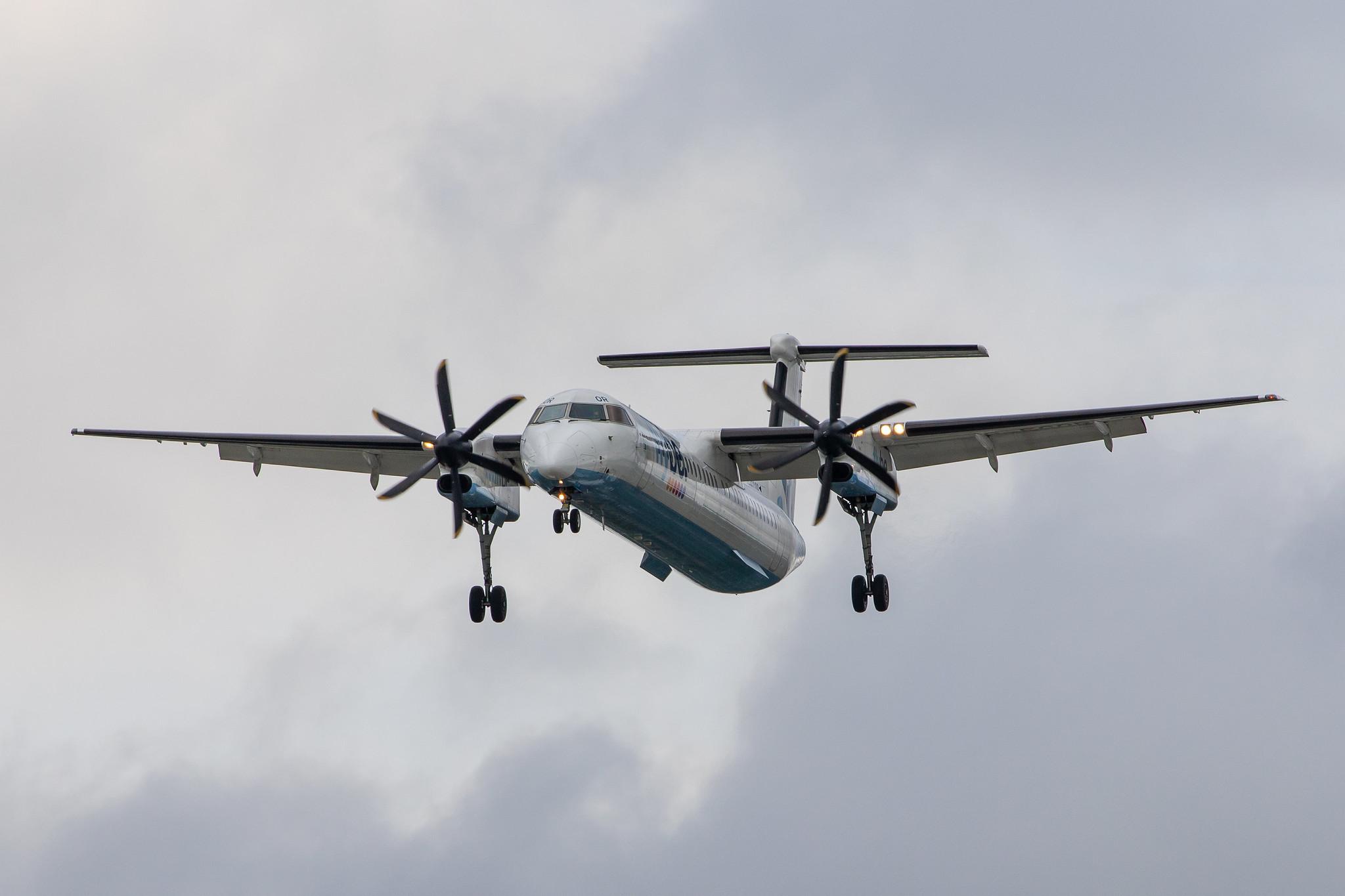 London Heathrow Airport: Flybe (BE / BEE) |  De Havilland Canada Dash 8-400 DH8D | G-ECOR | MSN 4248