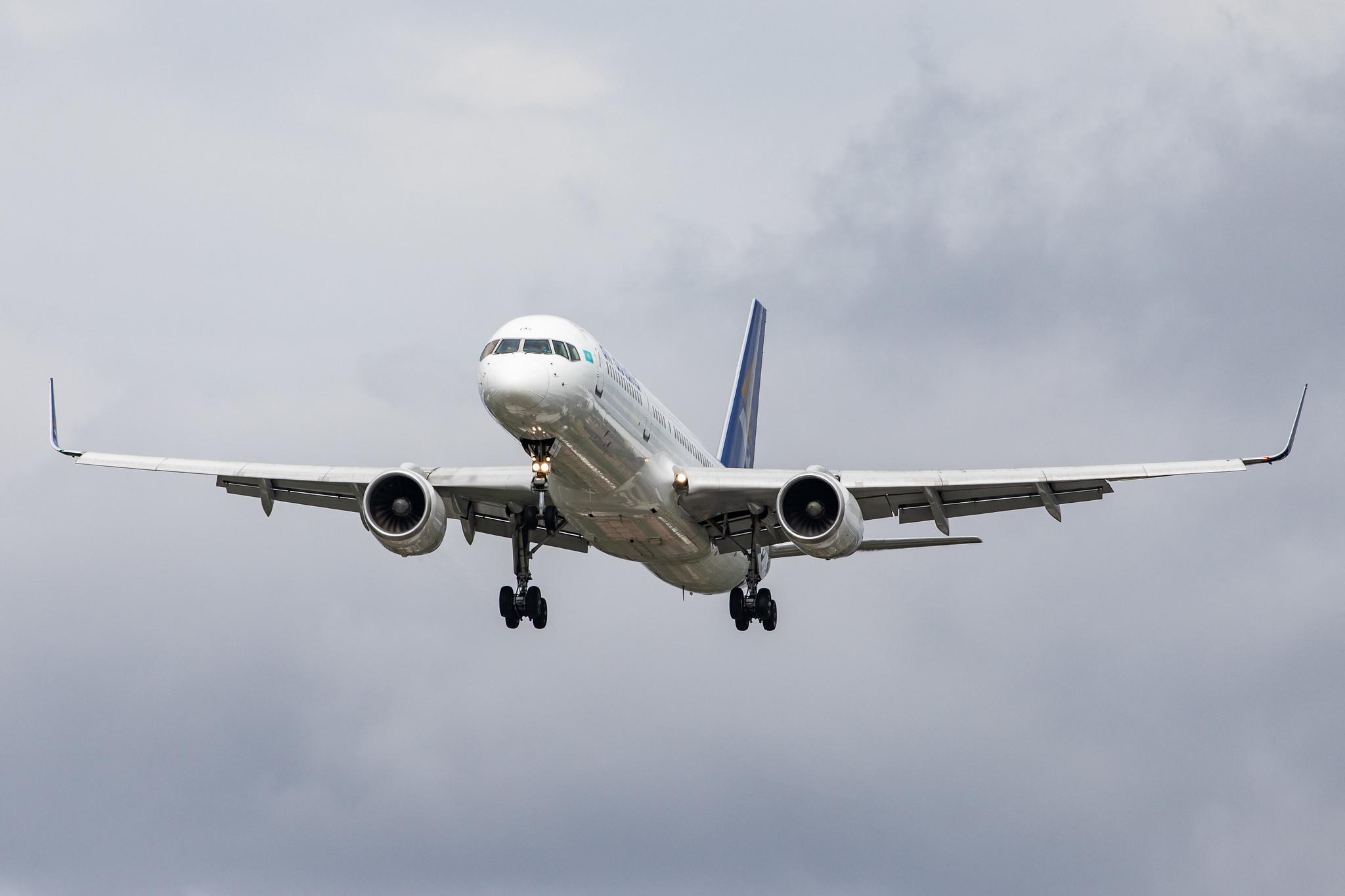London Heathrow Airport: Air Astana (KC / KZR) |  Boeing 757-2G5 B752 | P4-FAS | MSN 29489