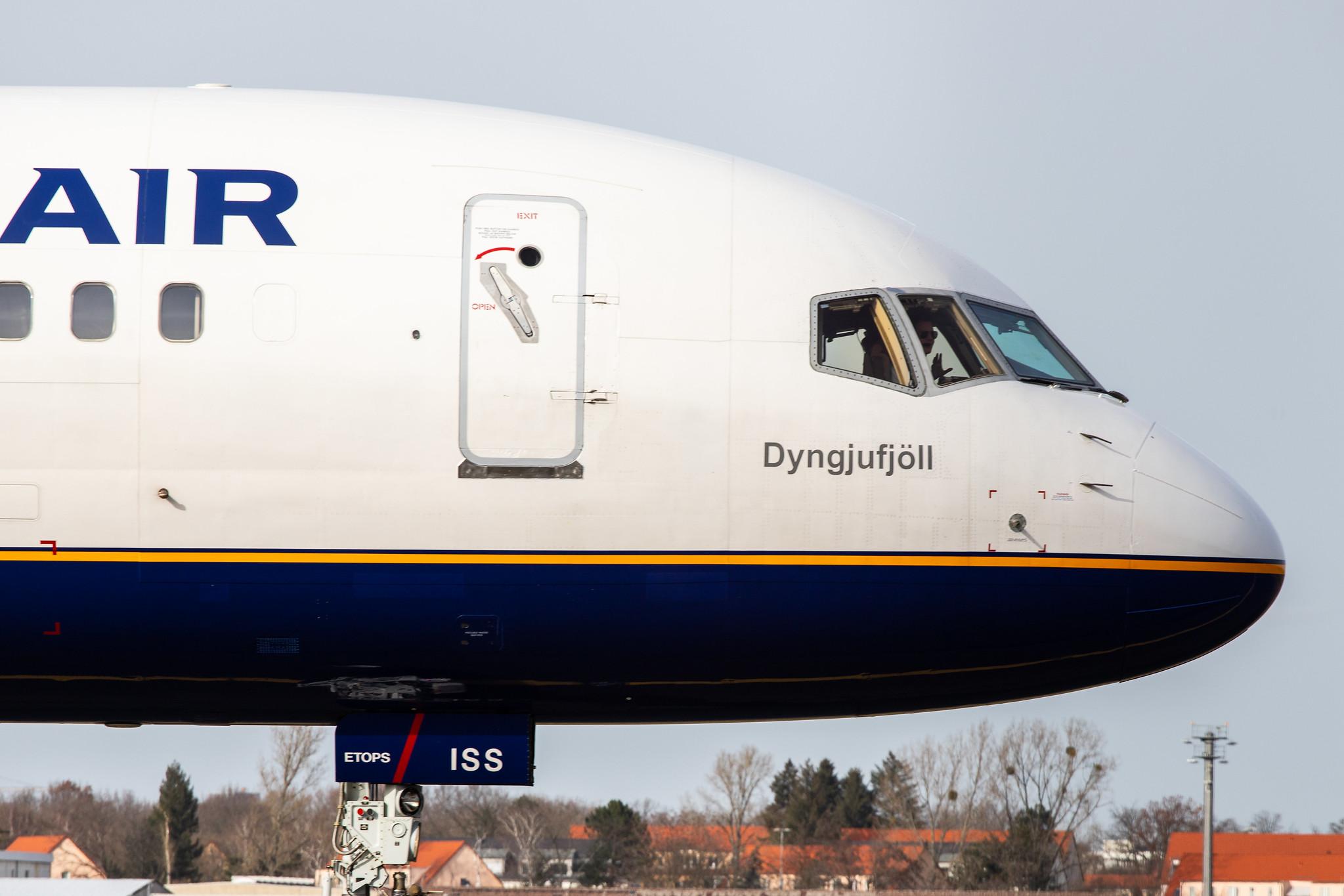 Flughafen Berlin Tegel (TXL): Icelandair (FI / ICE) |  Boeing 757-223 B752 | TF-ISS | MSN 27447