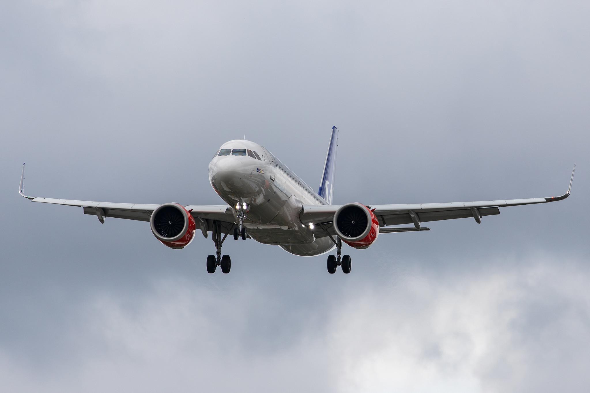London Heathrow Airport: SAS (SK / SAS) | Operator: SAS Ireland |  Airbus A320-251N A20N | EI-SIA | MSN 7897
