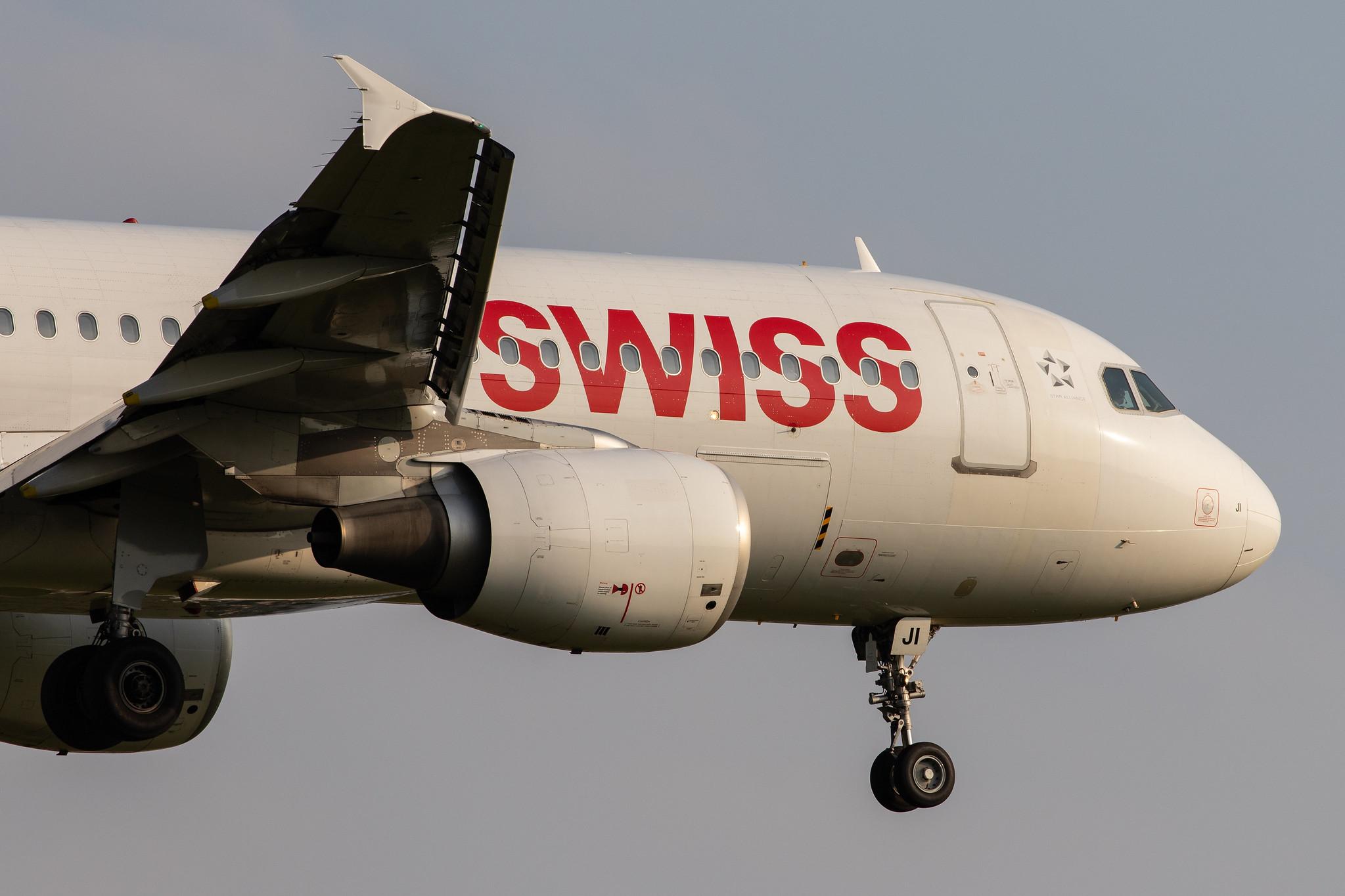 Hamburg Airport: Swiss (LX / SWR) |  Airbus A320-214 A320 | HB-IJI | MSN 0577