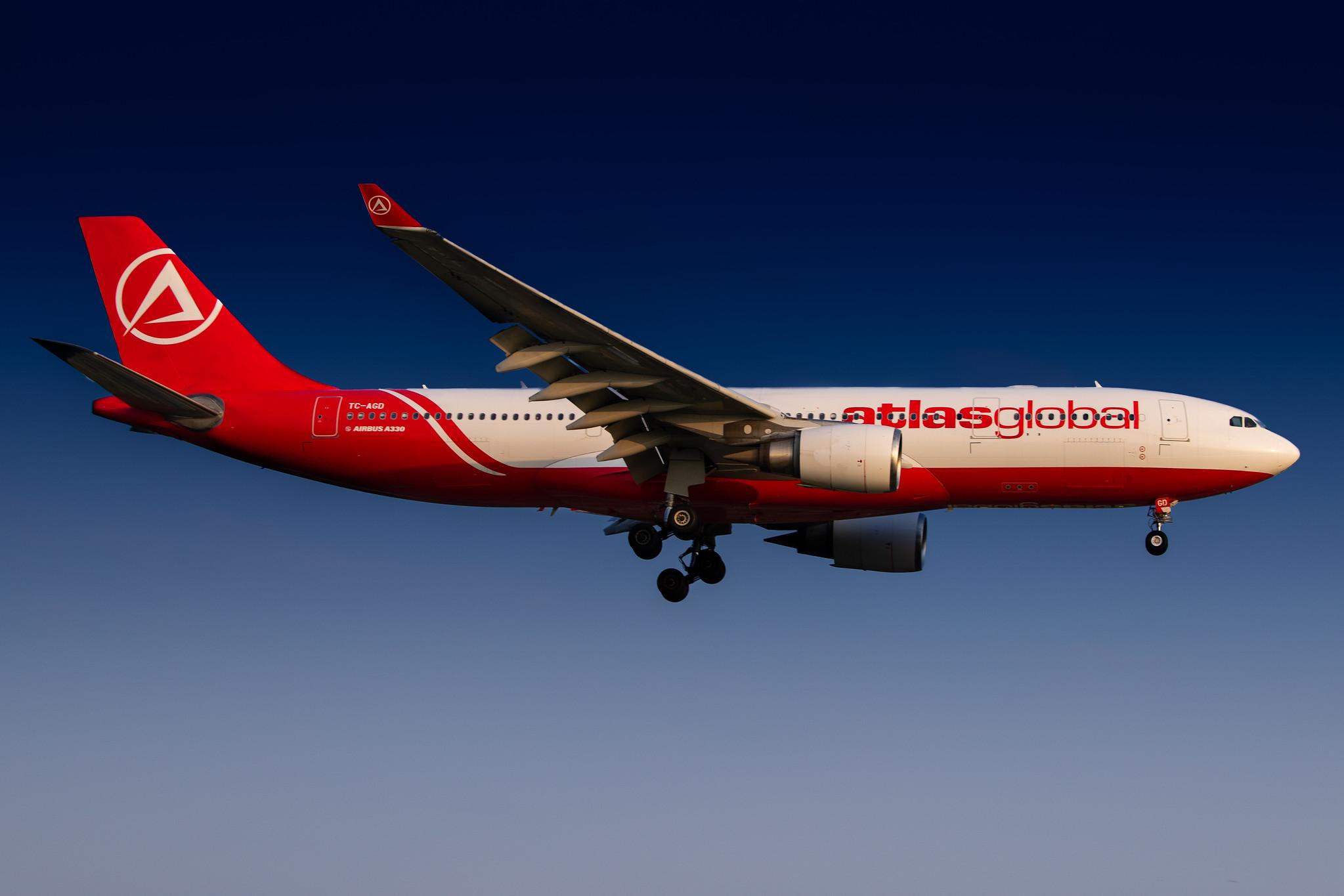 Hamburg Airport: AtlasGlobal (KK / KKK) |  Airbus A330-203 A332 | TC-AGD | MSN 0819