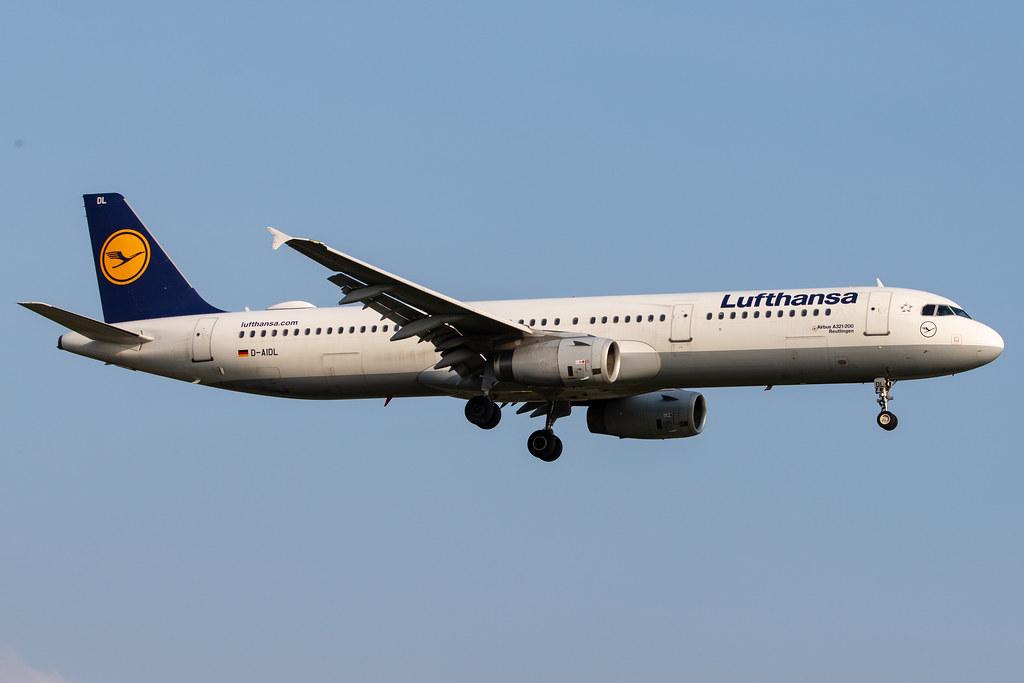 Hamburg Airport: Lufthansa (LH / DLH) |  Airbus A321-231 A321 | D-AIDL | MSN 4881