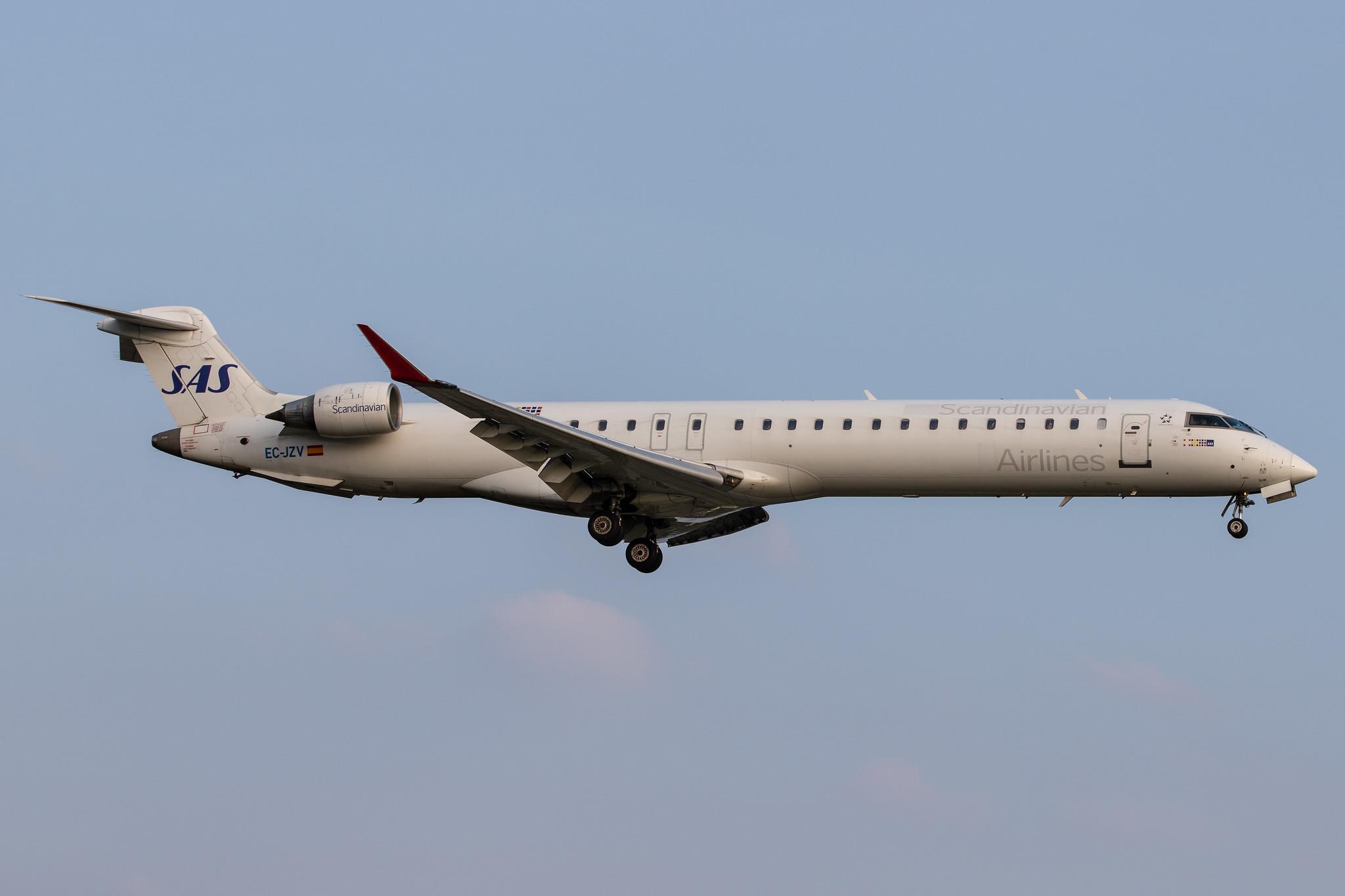 Hamburg Airport: SAS (SK / SAS) | Operator: Air Nostrum |  Bombardier CRJ-900ER CRJ9 | EC-JZV | MSN 15117