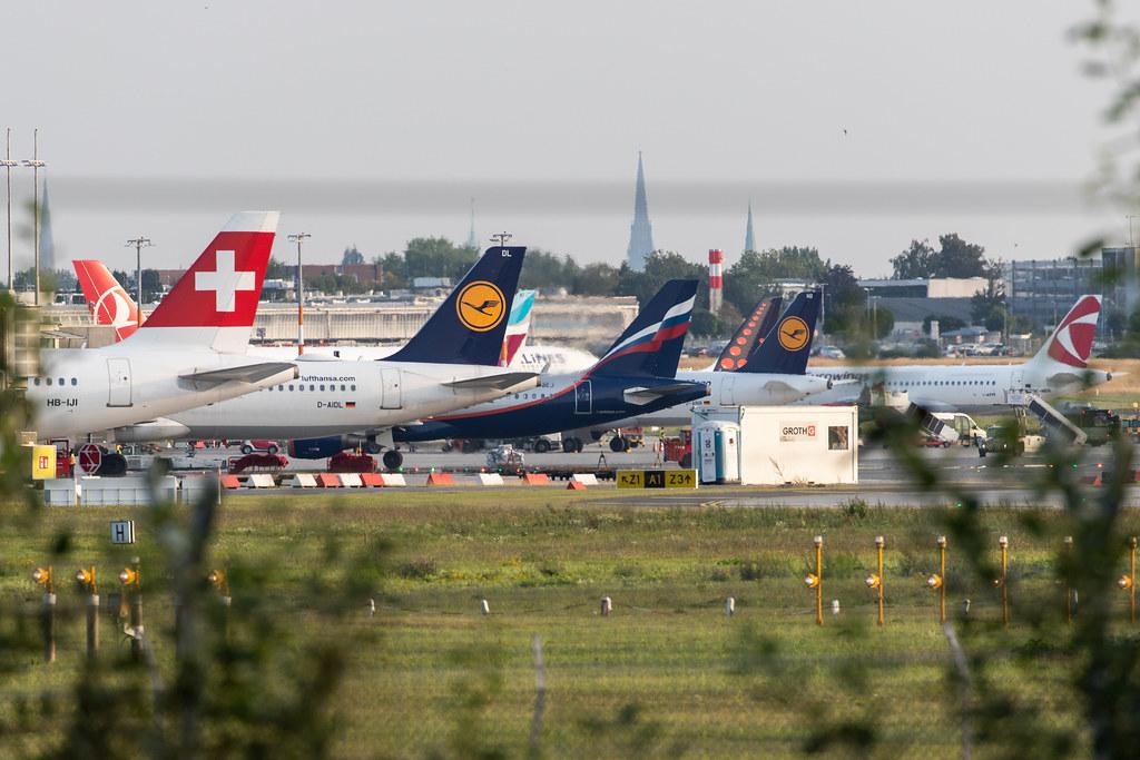 Hamburg Airport: Seitenleitwerke/Heckflossen am Hamburg Airport (Swiss, Lufthansa, Aeroflot, Turkish Airlines, Czech Airlines) |
