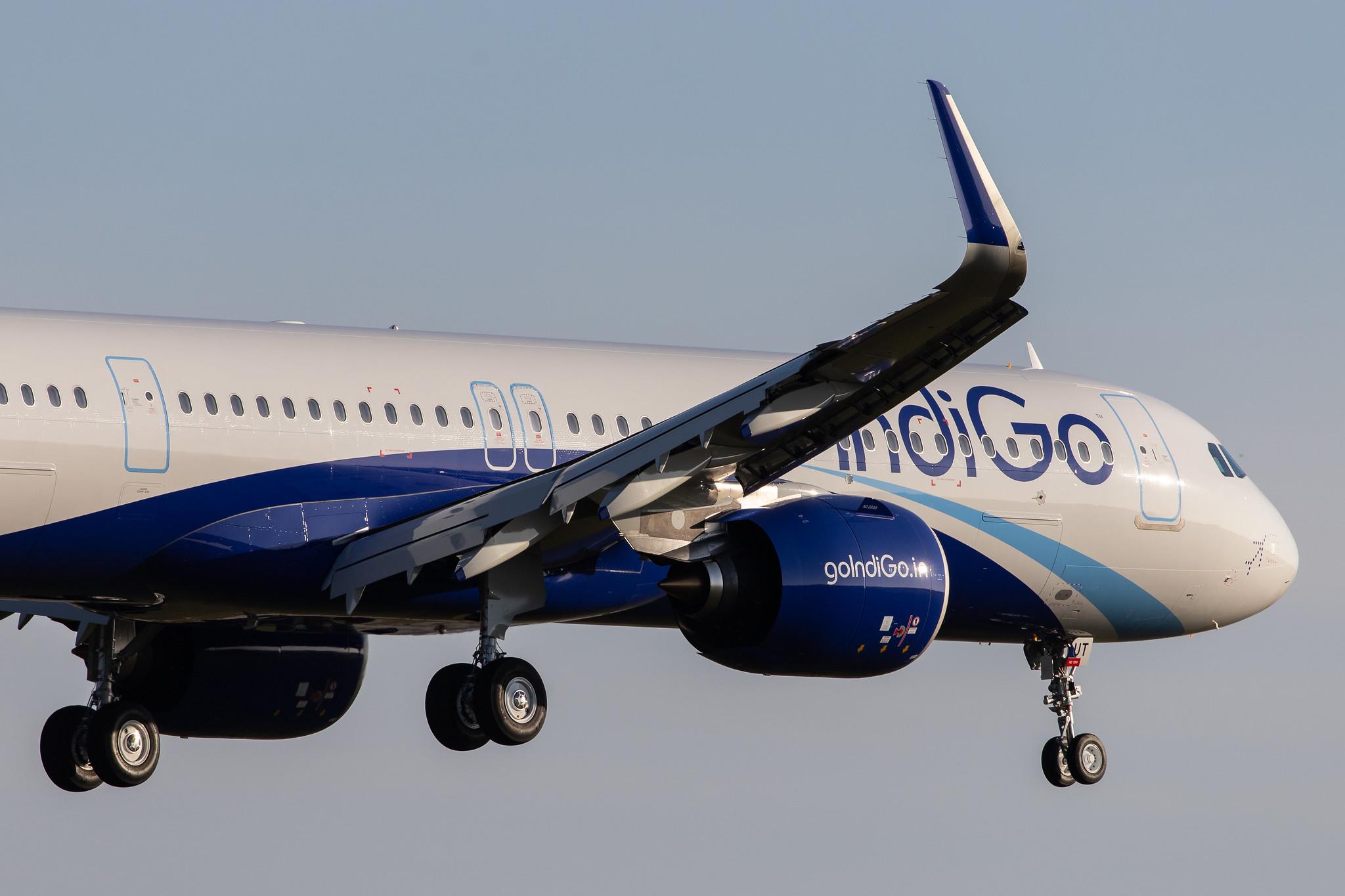 Hamburg Airport: Airbus (/ AIB) |  Airbus A321 A321 | D-AZAH | MSN 9301 (IndiGo, Testflug)