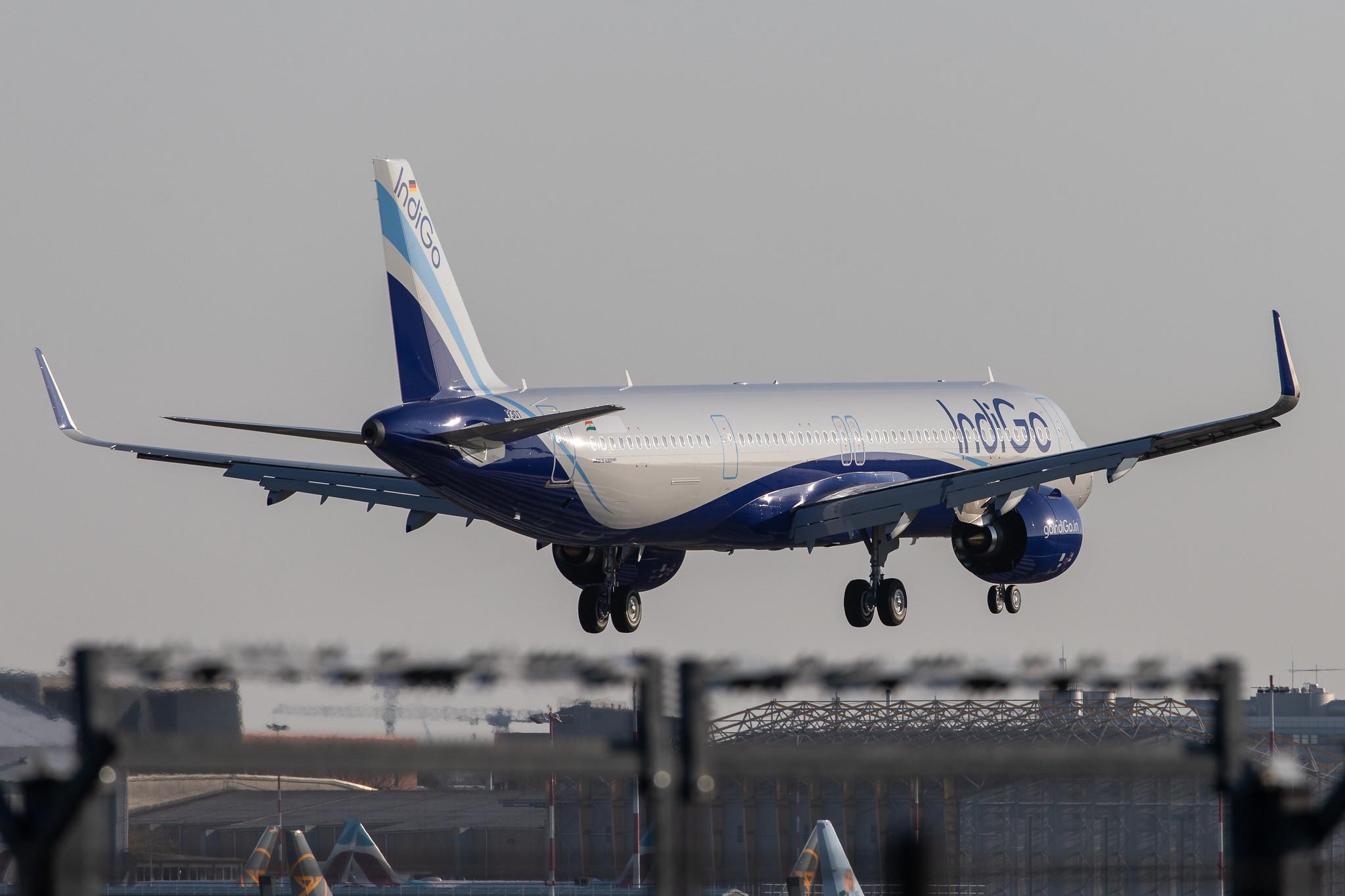 Hamburg Airport: Airbus (/ AIB) |  Airbus A321 A321 | D-AZAH | MSN 9301 (IndiGo, Testflug)