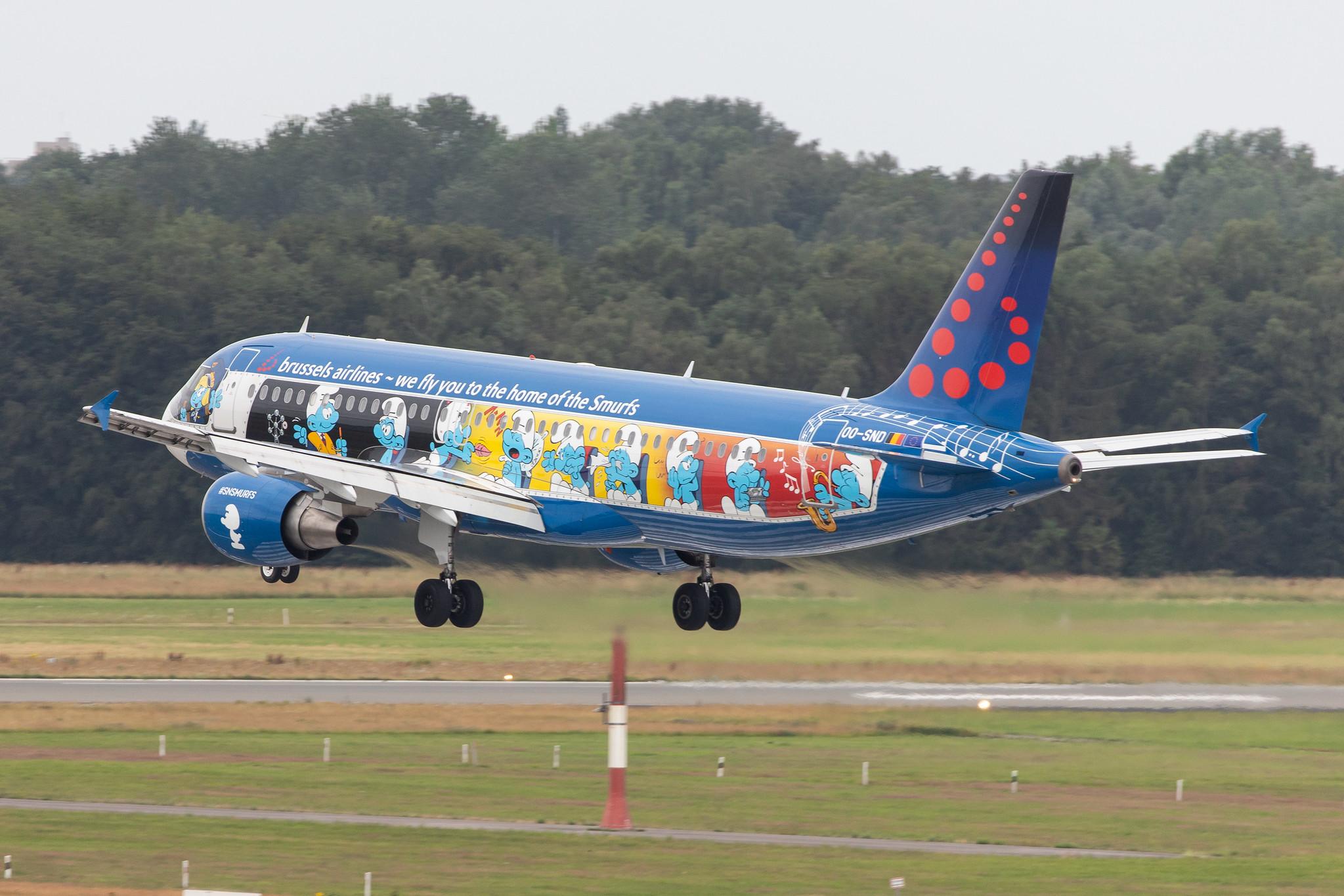 Hamburg Airport: Brussels Airlines (SN / BEL) |  Livery: The Smurfs Livery |  Airbus A320-214 A320 | OO-SND | MSN 1838