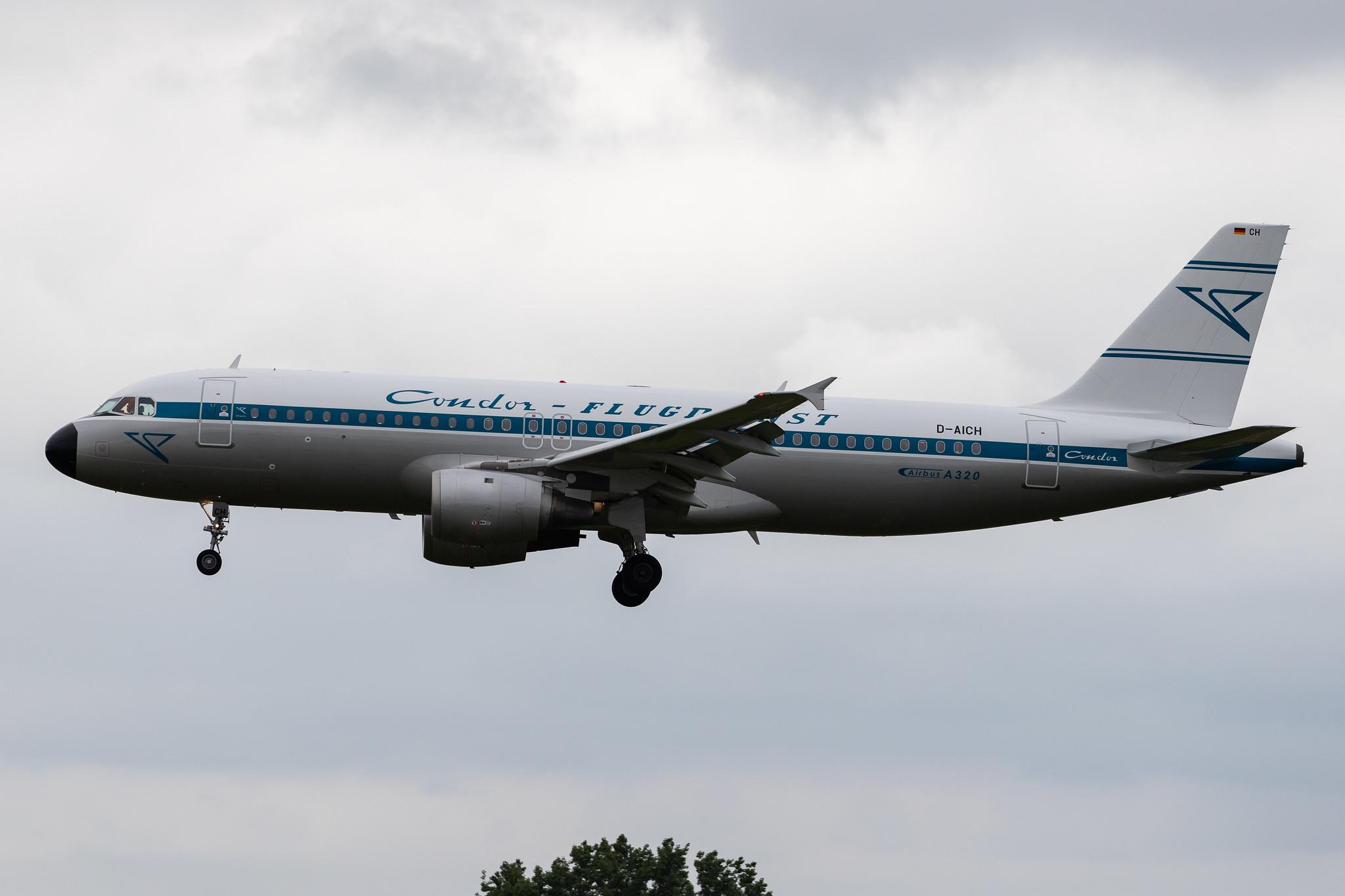 Hamburg Airport: Condor (DE / CFG) |  Livery: Retro Livery |  Airbus A320-212 A320 | D-AICH | MSN 0971