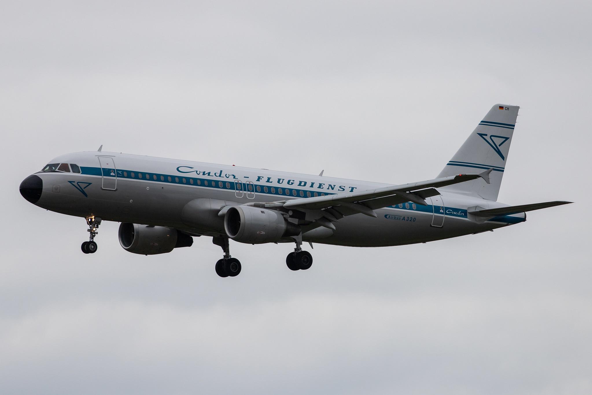 Hamburg Airport: Condor (DE / CFG) |  Livery: Retro Livery |  Airbus A320-212 A320 | D-AICH | MSN 0971