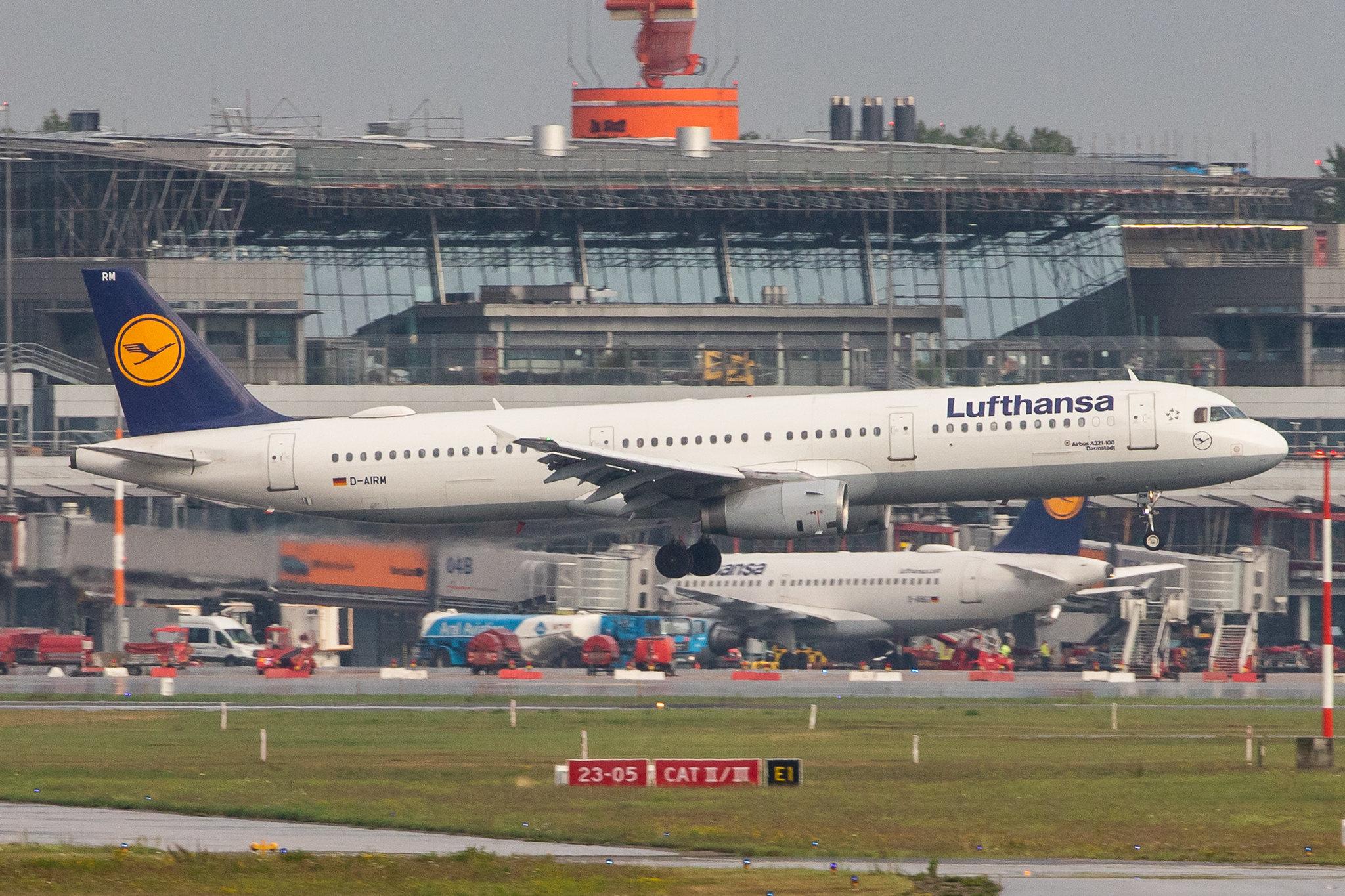 Hamburg Airport: Lufthansa (LH / DLH) |  Airbus A321-131 A321 | D-AIRM | MSN 0518