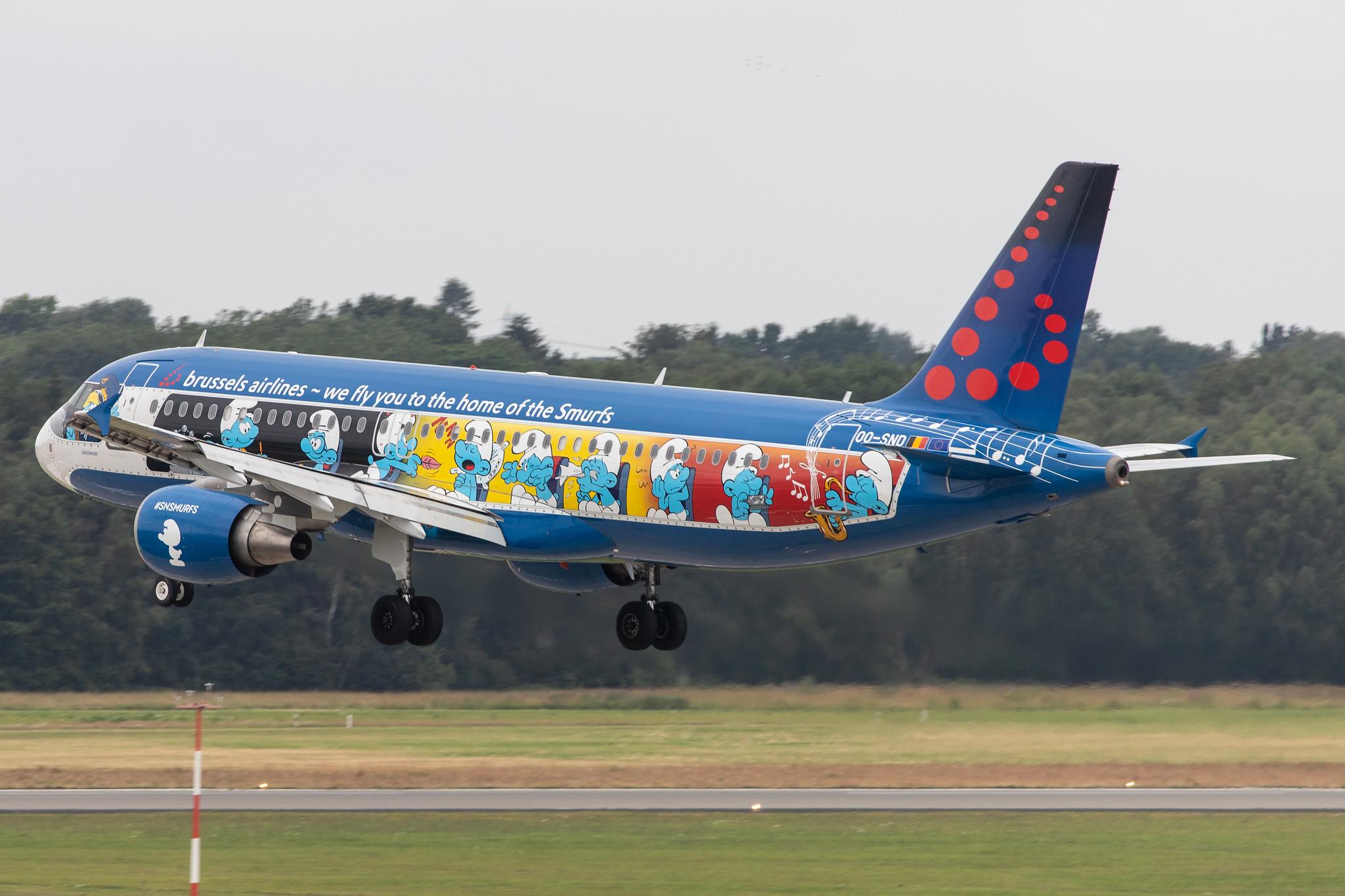 Hamburg Airport: Brussels Airlines (SN / BEL) |  Livery: The Smurfs Livery |  Airbus A320-214 A320 | OO-SND | MSN 1838