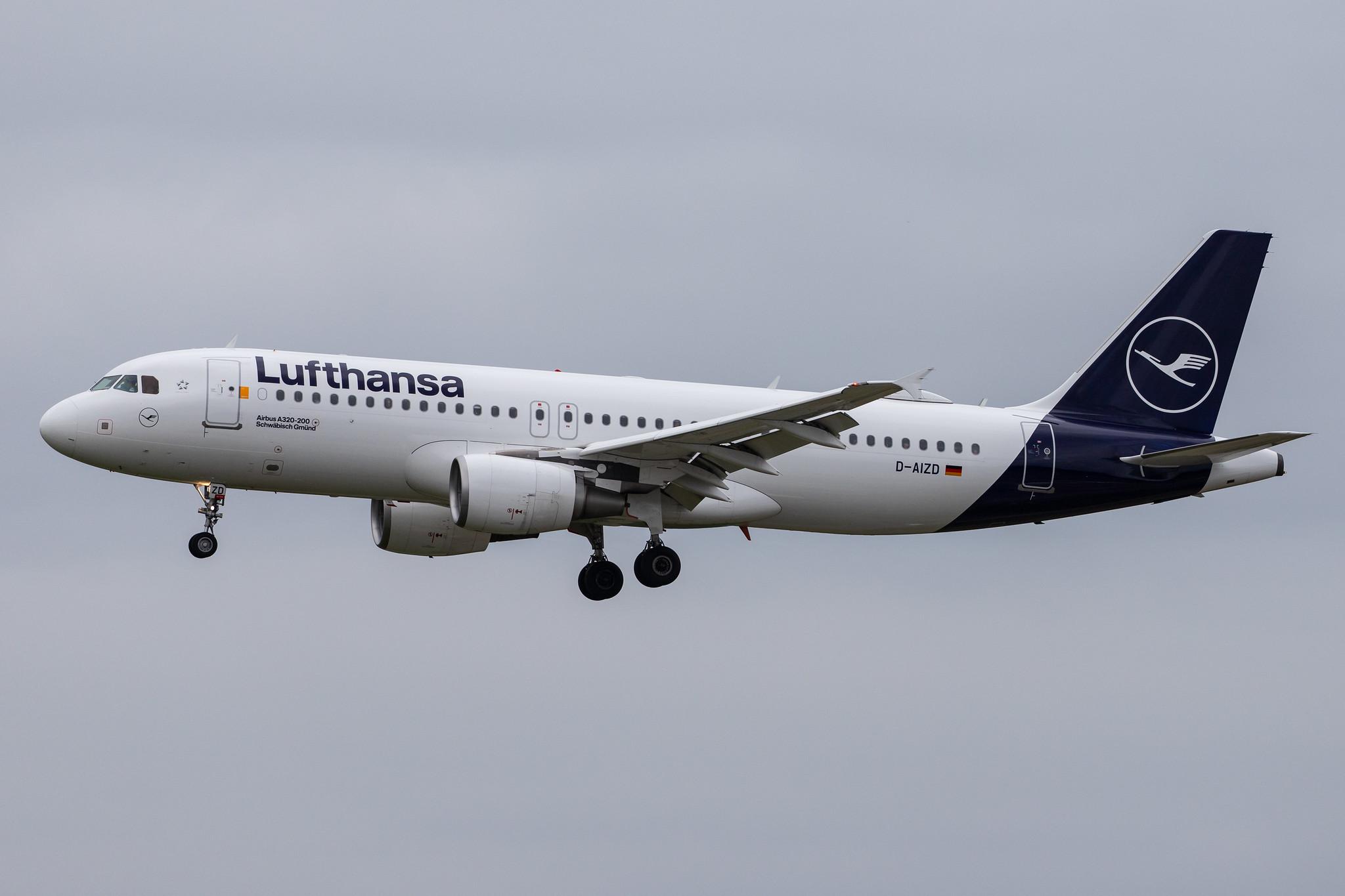 Hamburg Airport: Lufthansa (LH / DLH) |  Airbus A320-214 A320 | D-AIZD | MSN 4191