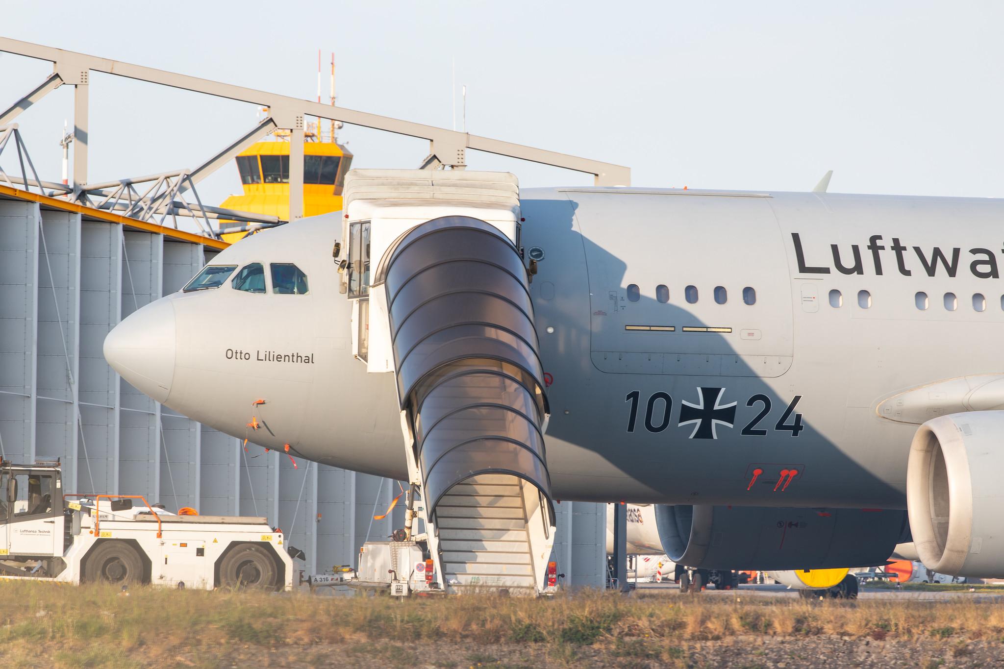 Hamburg Airport: German Air Force (/ GAF) |  Airbus A310-304 MRTT A310 | 10+24 | MSN 434