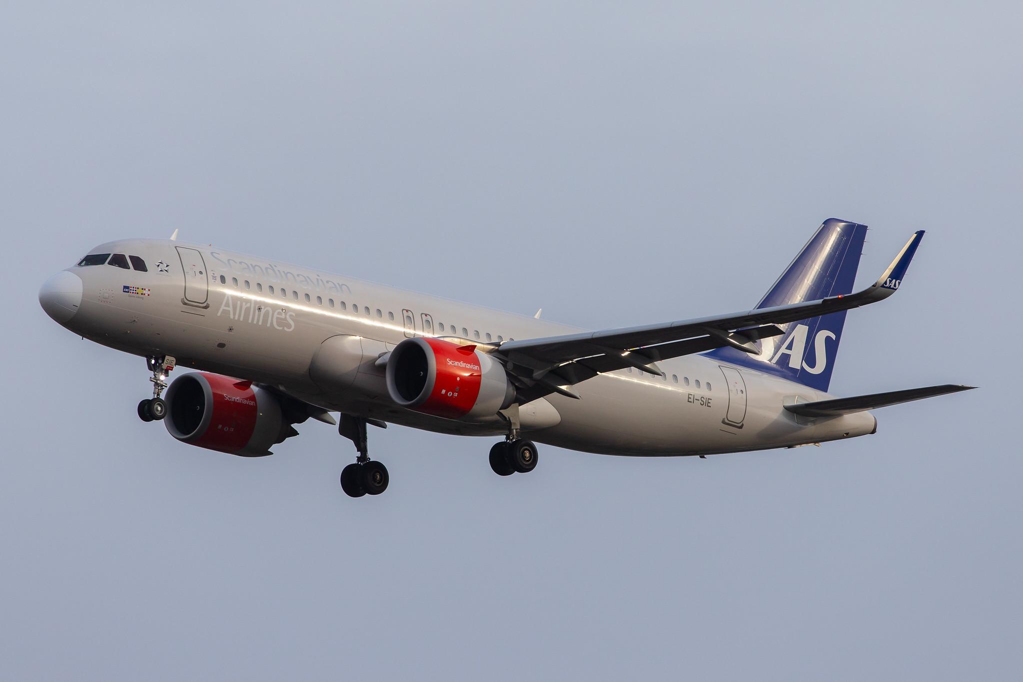 London Heathrow Airport: SAS (SK / SAS) | Operator: SAS Ireland |  Airbus A320-251N A20N | EI-SIE | MSN 8058