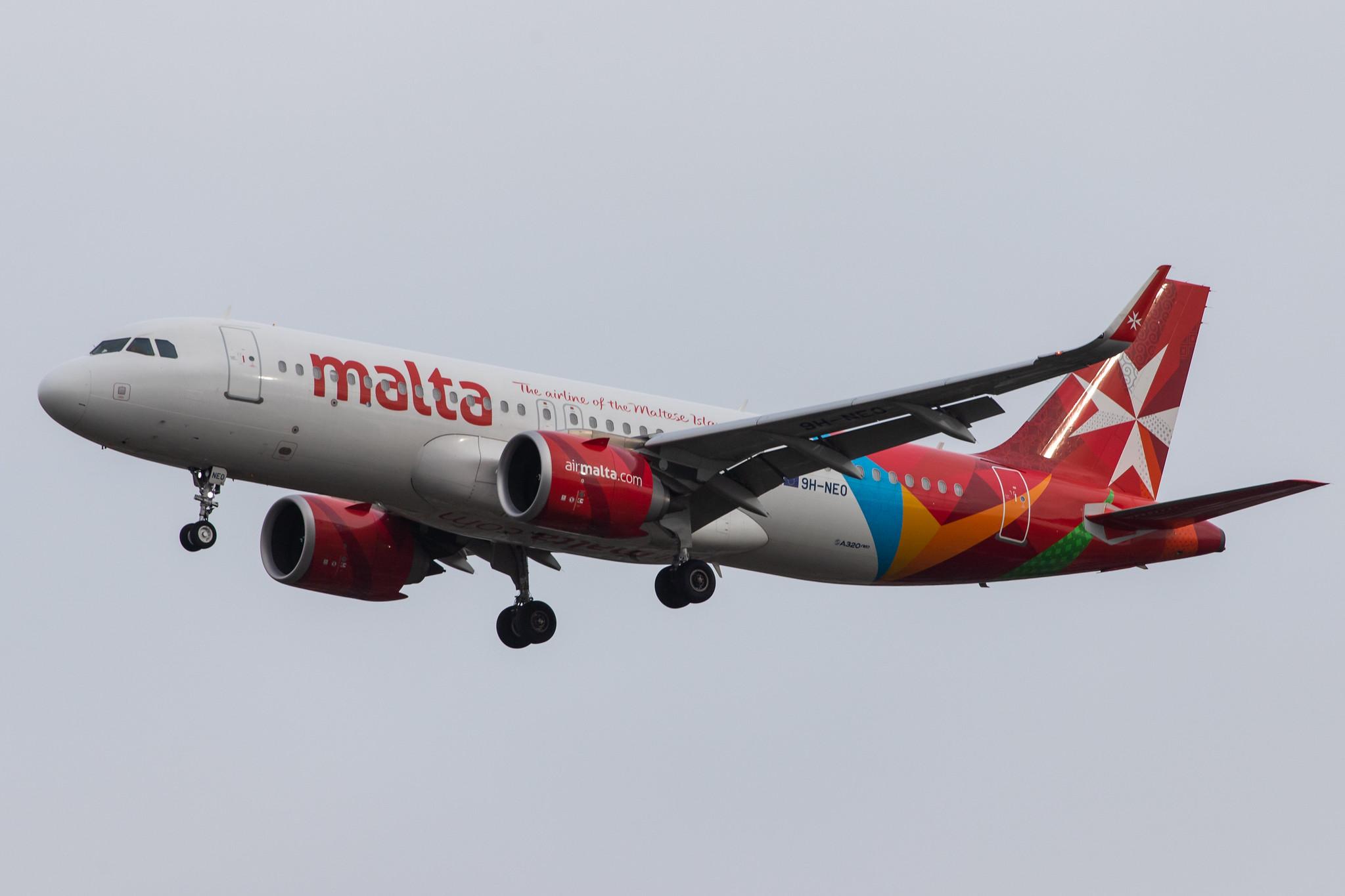 London Heathrow Airport: Air Malta (KM / AMC) |  Airbus A320-251N A20N | 9H-NEO | MSN 7875