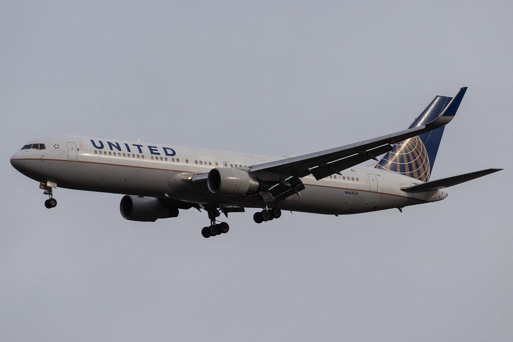 London Heathrow Airport: United Airlines (UA / UAL) |  Boeing 767-322(ER) B763 | N665UA | MSN 29237