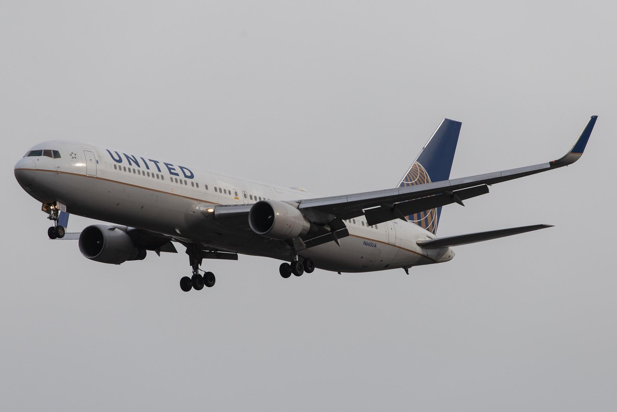 London Heathrow Airport: United Airlines (UA / UAL) |  Boeing 767-322(ER) B763 | N665UA | MSN 29237