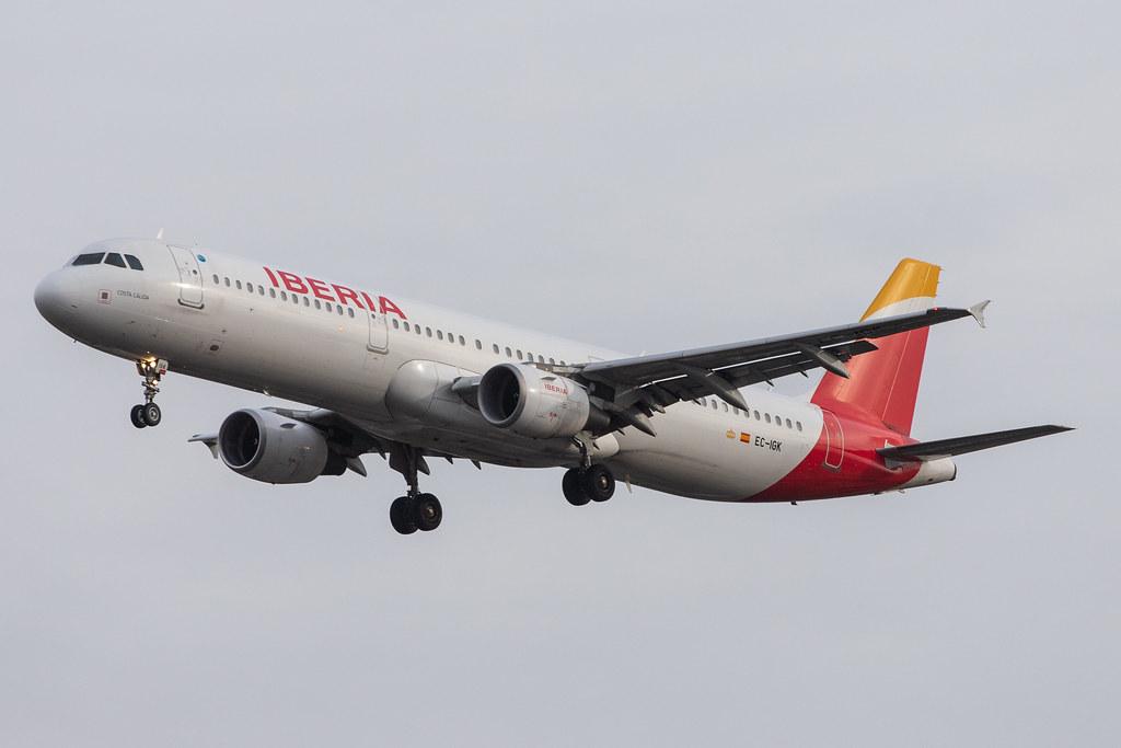 London Heathrow Airport: Iberia (IB / IBE) |  Airbus A321-213 A321 | EC-IGK | MSN 1572