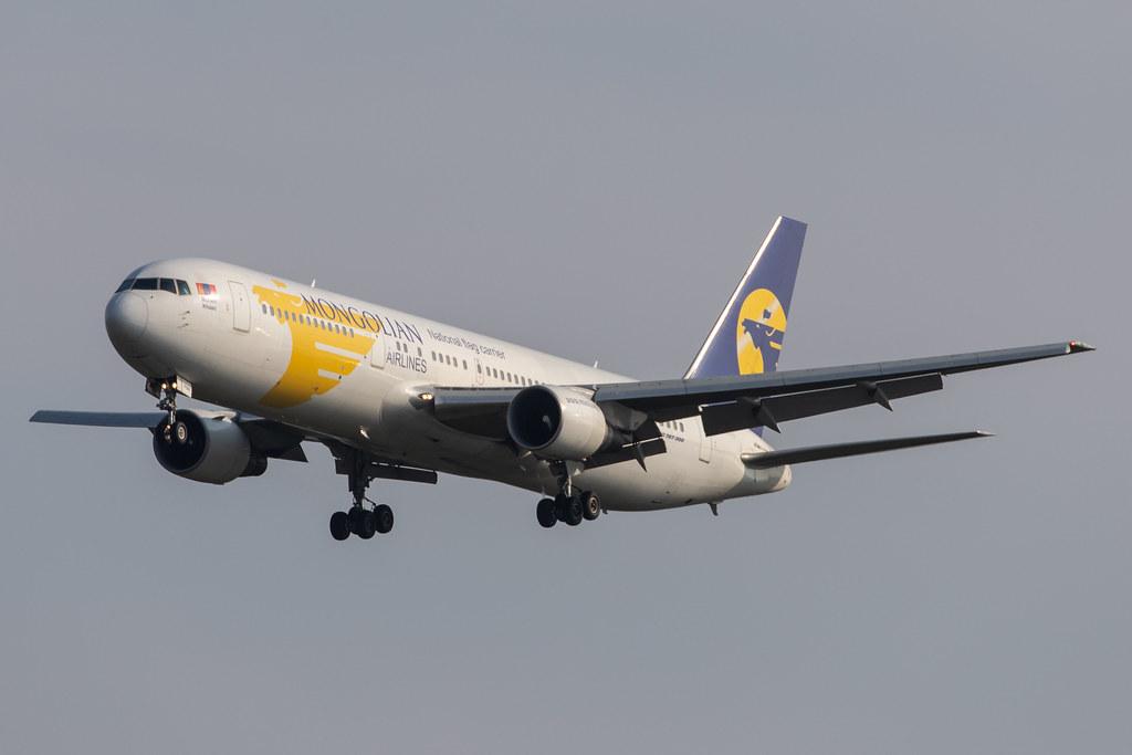 Flugplatz Hamburg-Finkenwerder: MIAT Mongolian Airlines (OM / MGL) |  Boeing 767-3BG(ER) B763 | EI-FGN | MSN 30564