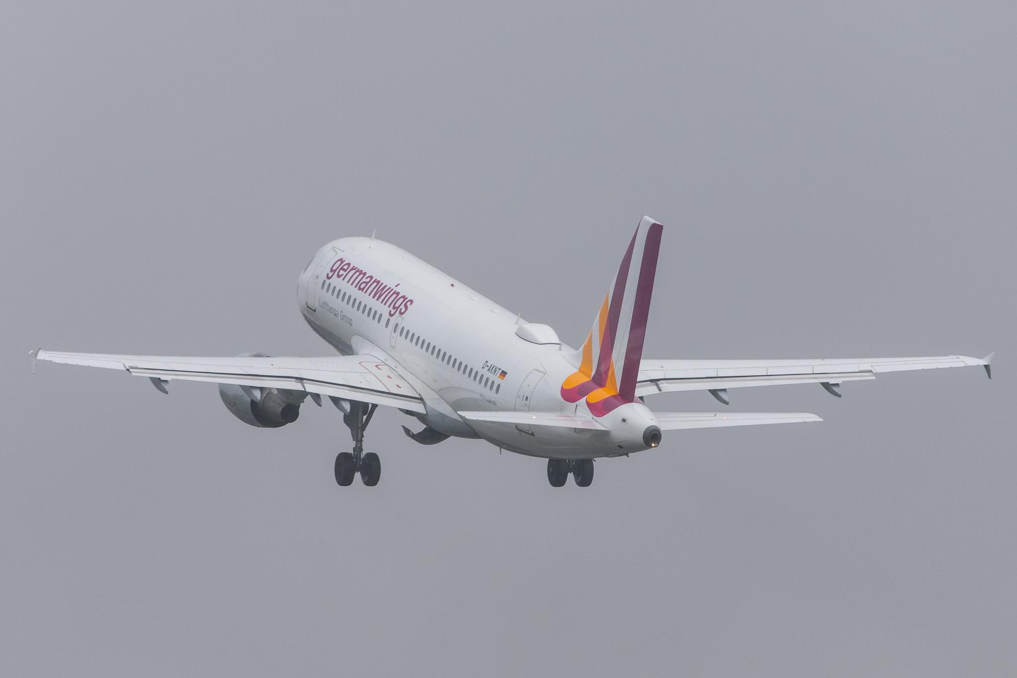 Hamburg Airport Apron: Eurowings (EW / EWG) |  Airbus A319-112 A319 | D-AKNT | MSN 2607