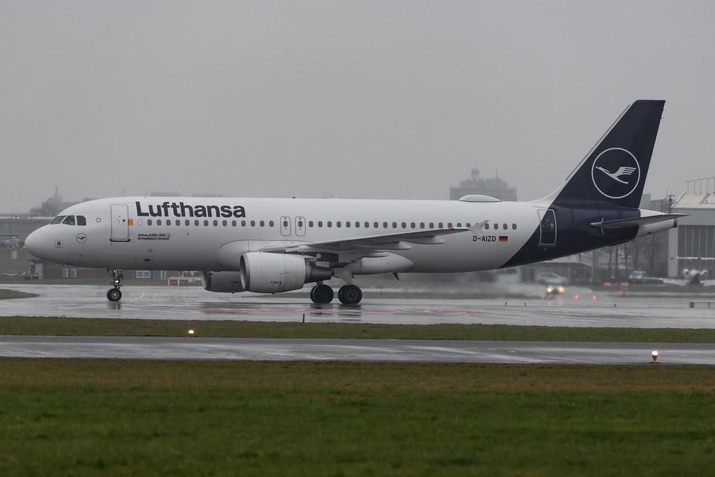 Hamburg Airport Apron: Lufthansa (LH / DLH) |  Airbus A321-231 A321 | D-AIDJ | MSN 4792