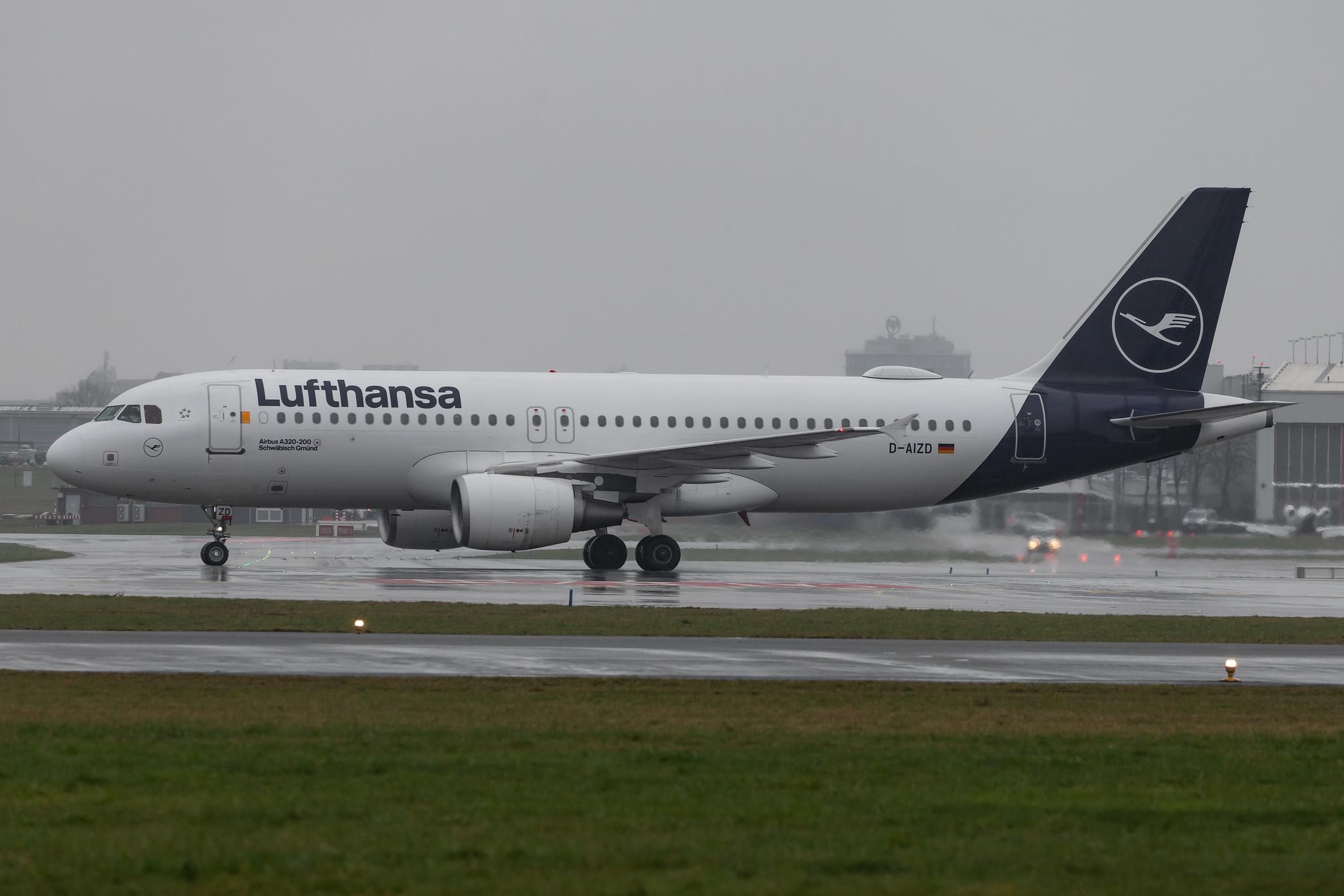 Hamburg Airport Apron: Lufthansa (LH / DLH) |  Airbus A321-231 A321 | D-AIDJ | MSN 4792