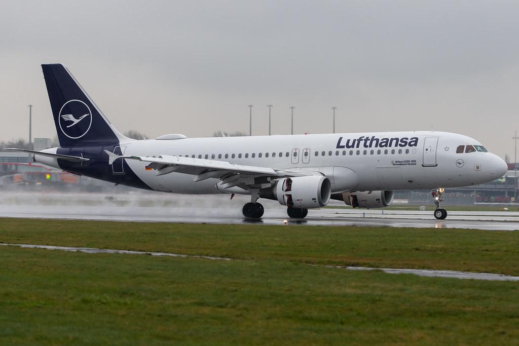 Hamburg Airport Apron: Lufthansa (LH / DLH) |  Airbus A320-214 A320 | D-AIZD | MSN 4191
