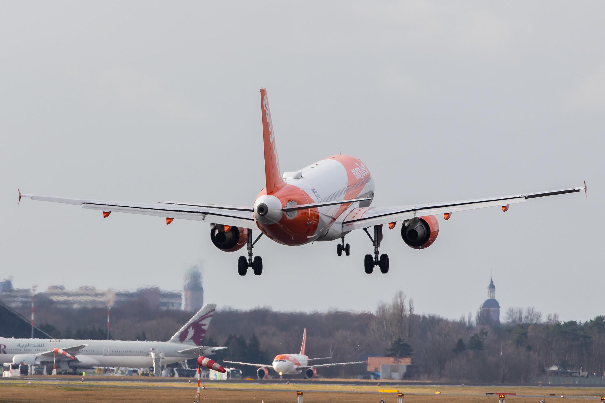 Flughafen Berlin Tegel (TXL): easyJet (U2 / EZY) | Operator: easyJet Europe |  Airbus A320-214 A320 | OE-IZS | MSN 3945